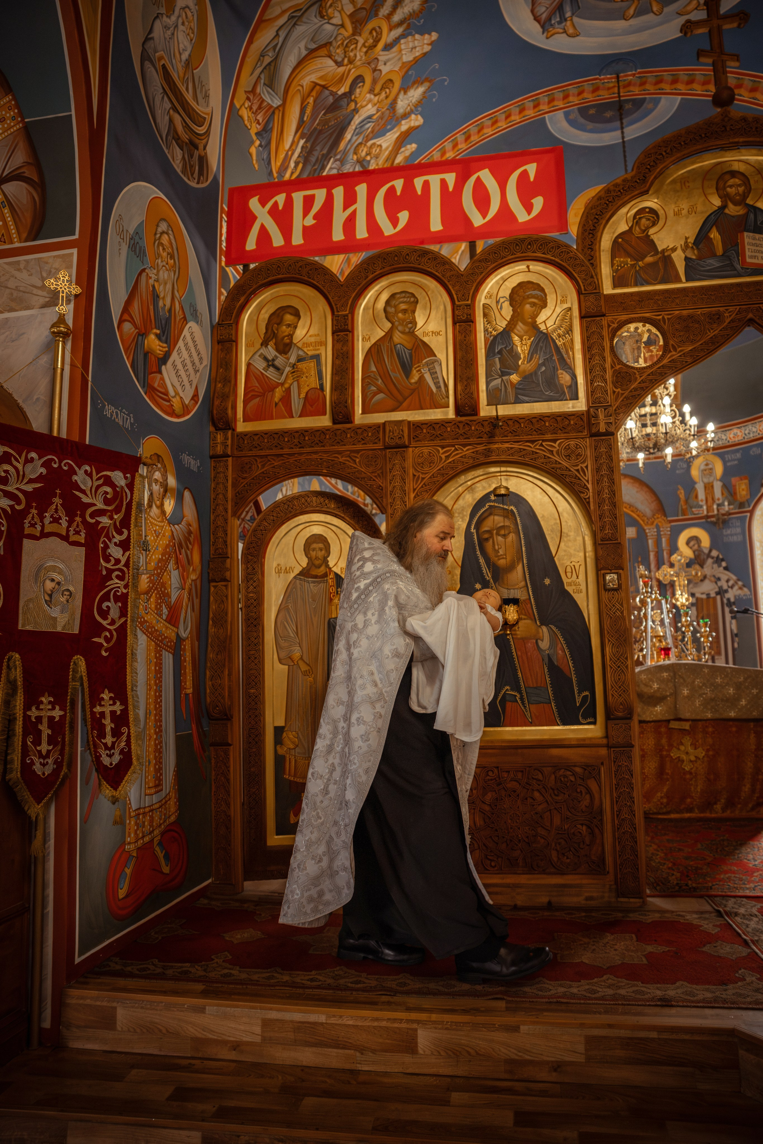 Таинство Крещения младенца в храме в честь святой преподобномученицы великой княгини Елисаветы (г.Белоусово). Надежда Стар семейный и церковный фотограф в Жукове и Калужской области