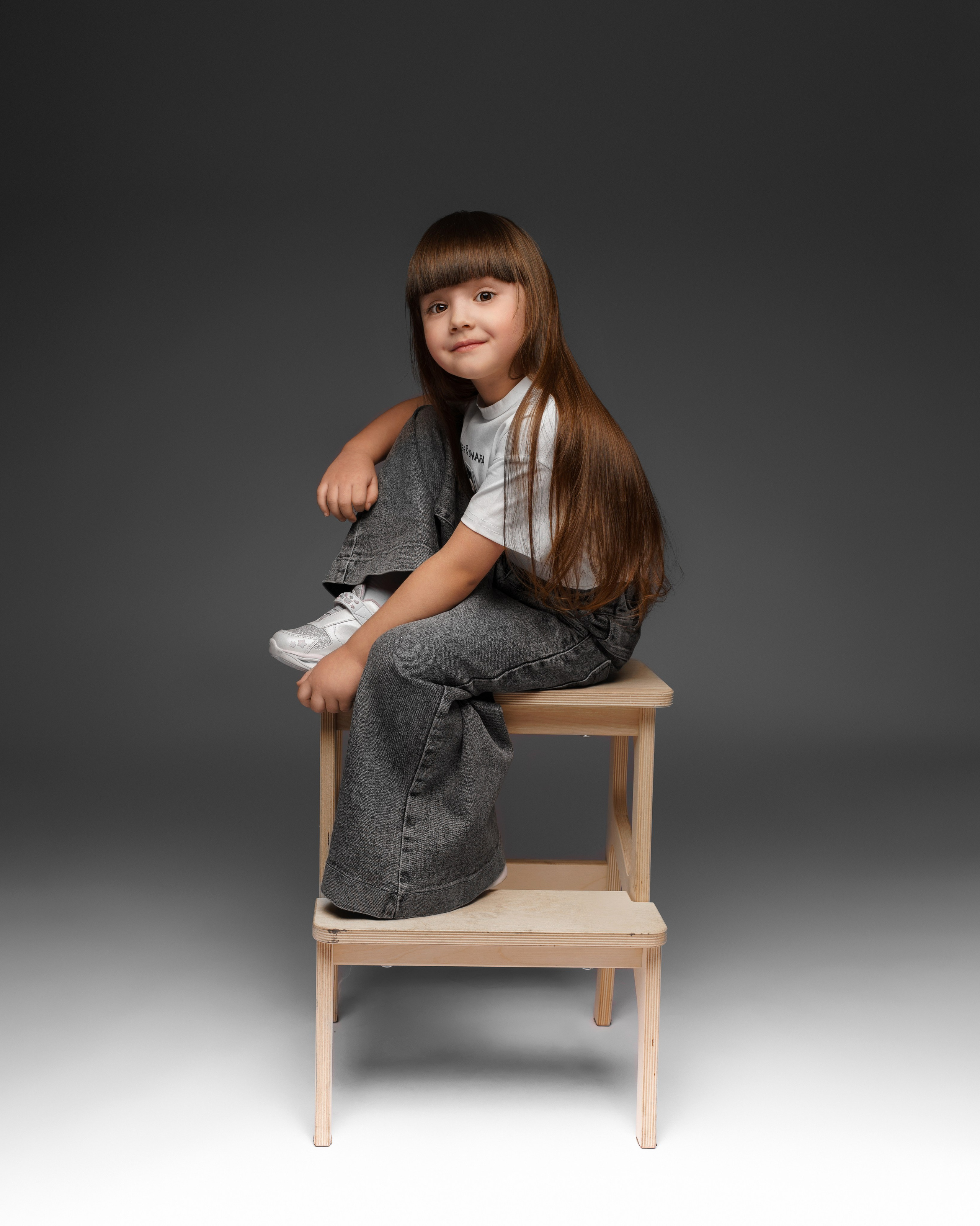 ДЕТСКАЯ СТУДИЙНАЯ ФОТОГРАФИЯ. AI-креатор и фотограф Елена Агапитова