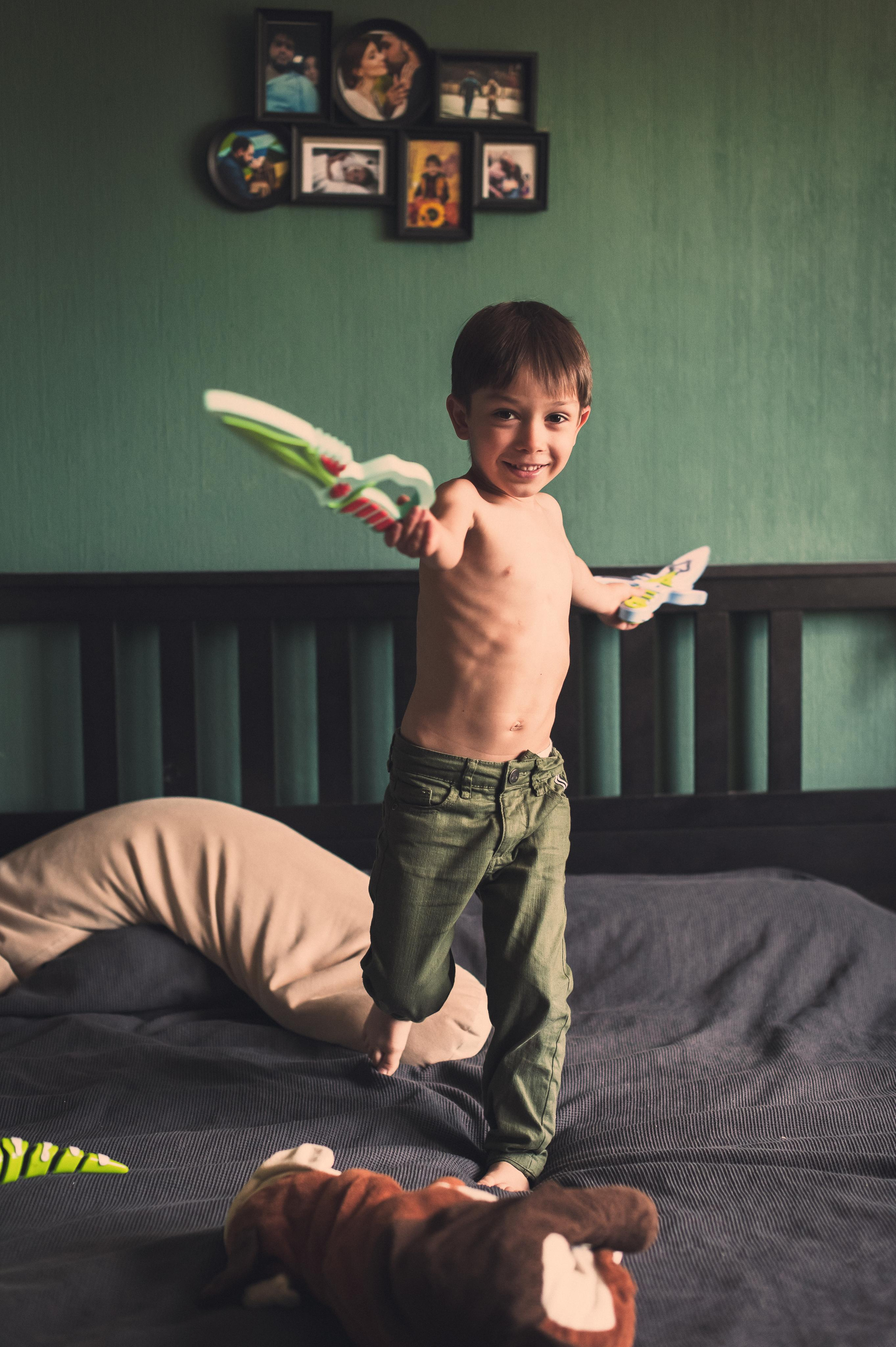 Домашняя фотосессия с зелёными стенами. Семейный фотограф. Lifestyle. Москва. Анастасия Михайлова