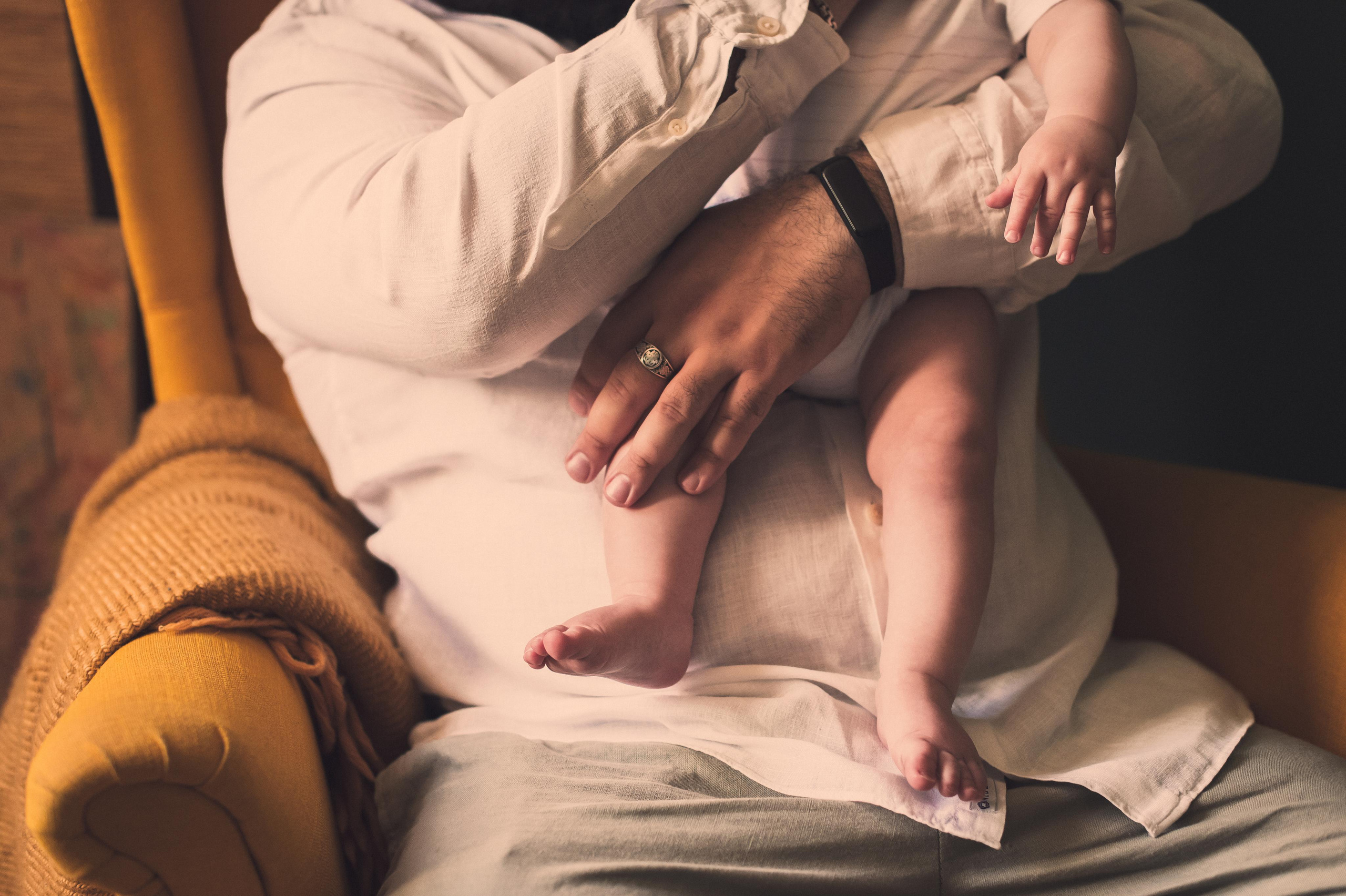 Домашняя фотосессия с зелёными стенами. Семейный фотограф. Lifestyle. Москва. Анастасия Михайлова