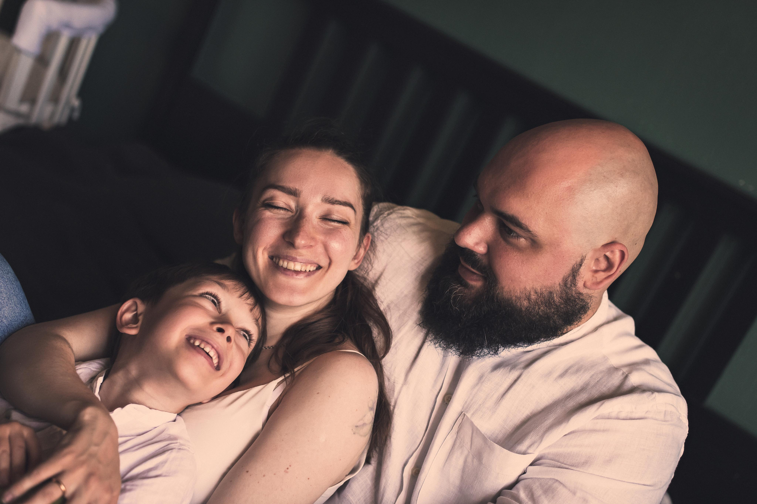 Домашняя фотосессия с зелёными стенами. Семейный фотограф. Lifestyle. Москва. Анастасия Михайлова