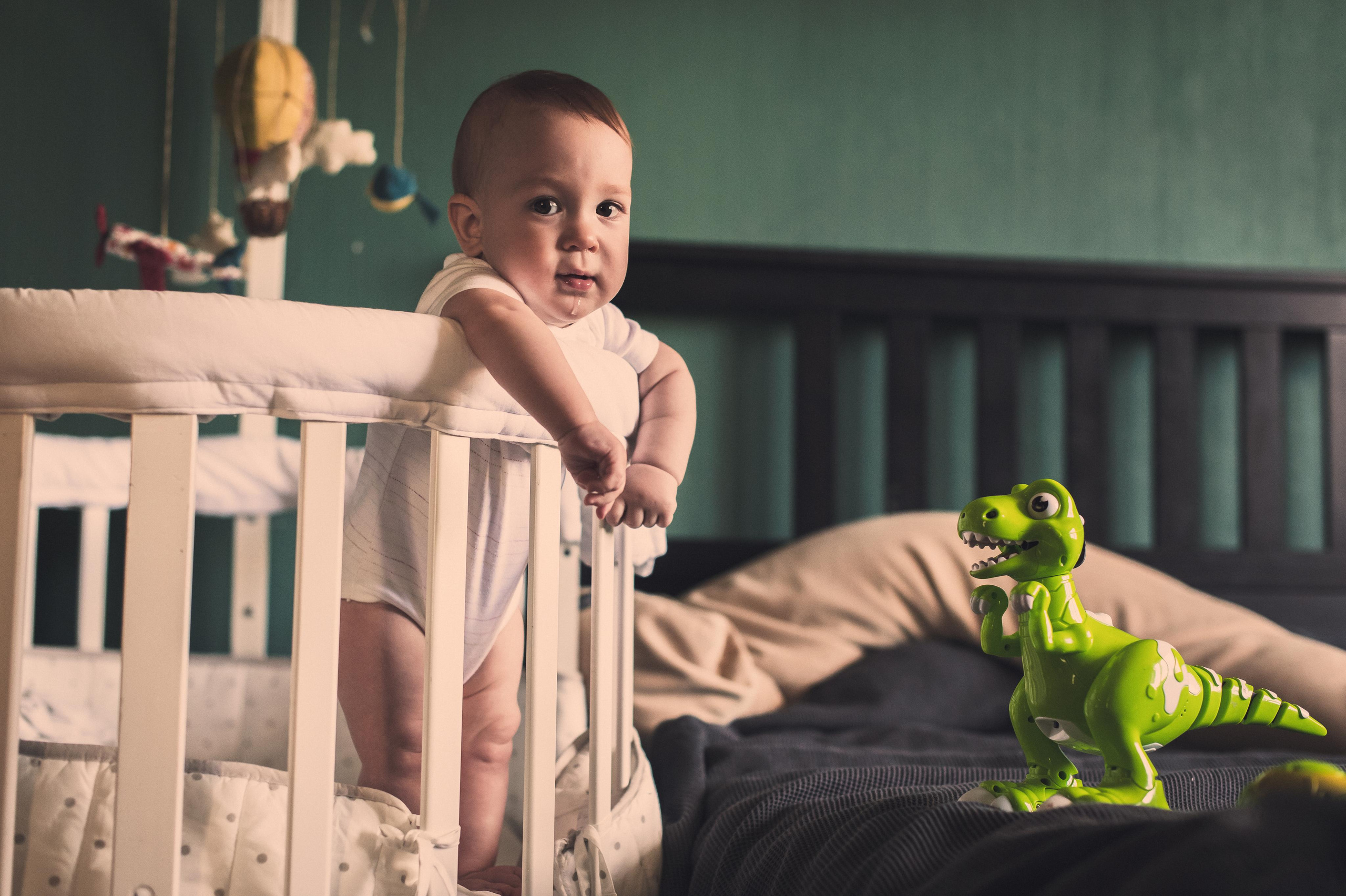 Домашняя фотосессия с зелёными стенами. Семейный фотограф. Lifestyle. Москва. Анастасия Михайлова