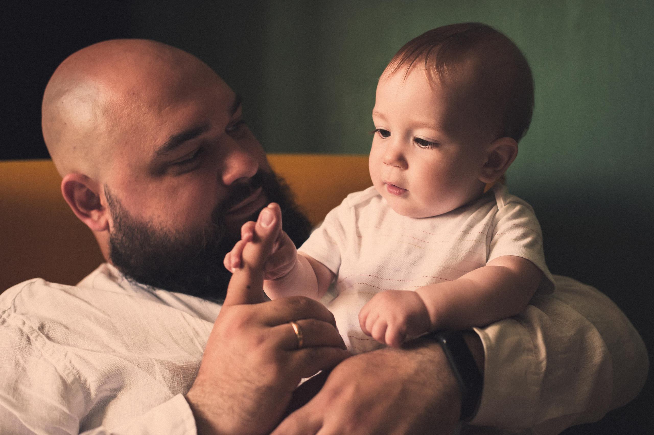 Домашняя фотосессия с зелёными стенами. Семейный фотограф. Lifestyle. Москва. Анастасия Михайлова