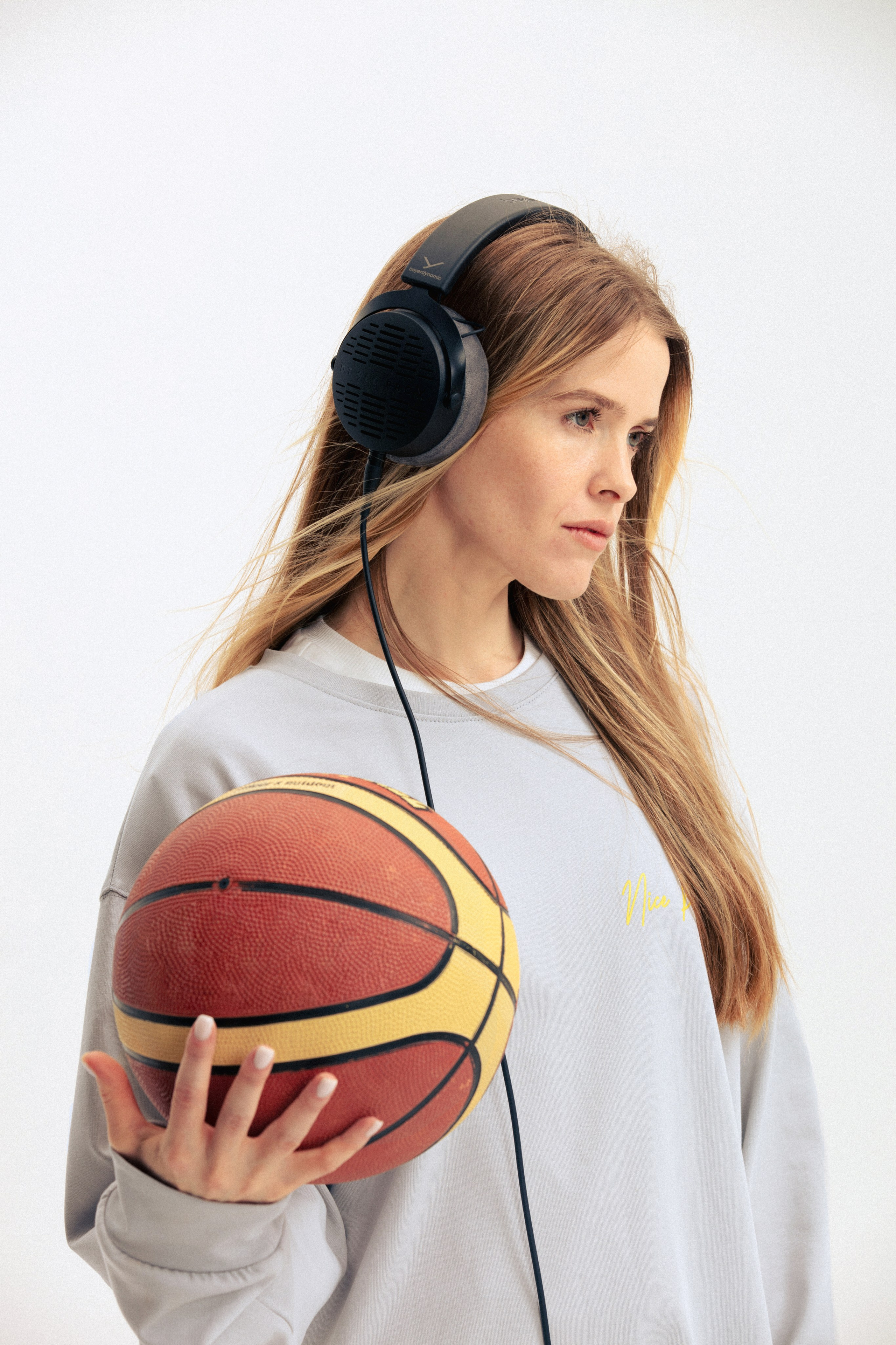 Ксения, 40-42 р-р, 169 рост. KED Production — продакшн из СПб. Создаём фото, видео и контент, который помогает брендам и селлерам продавать больше