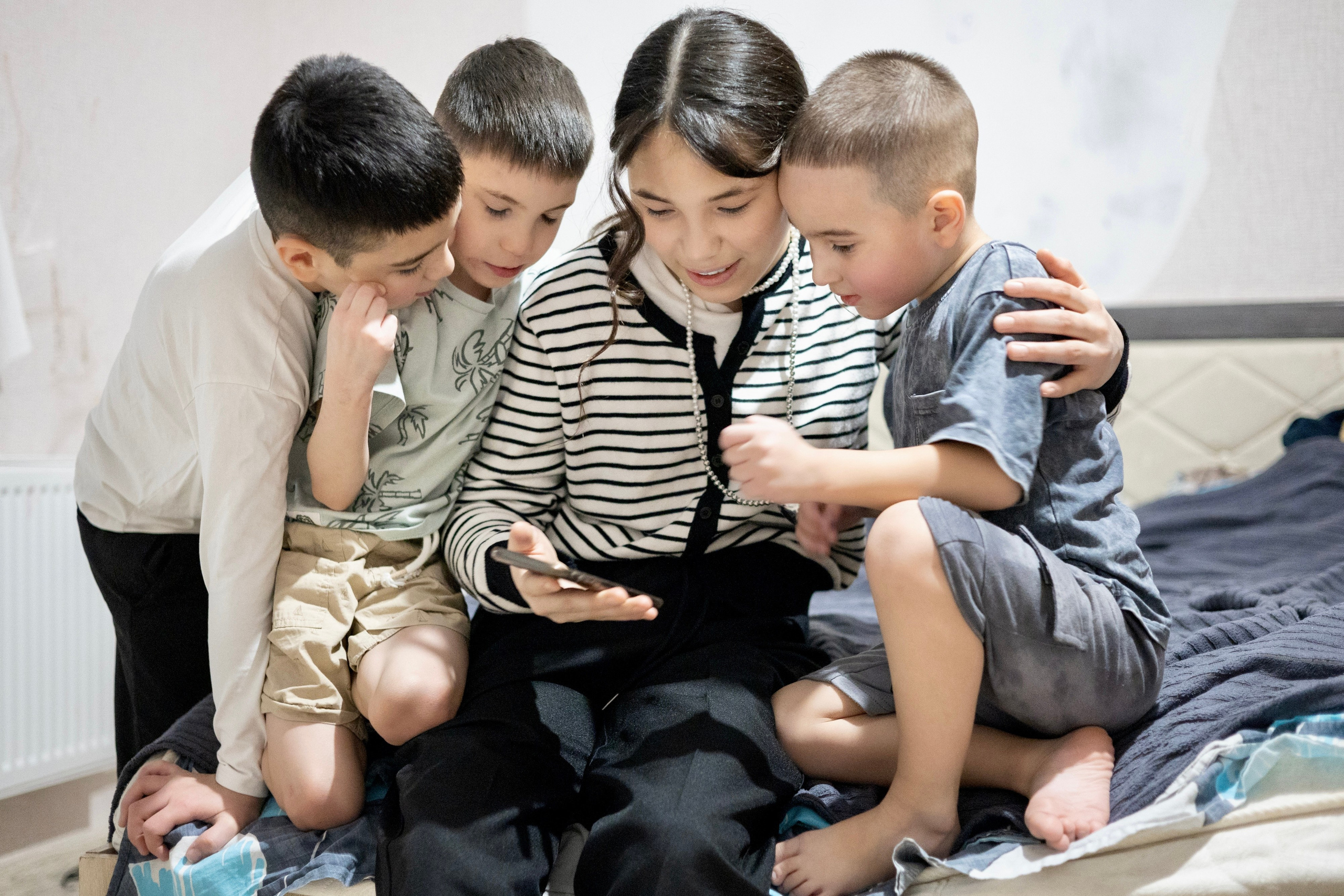 Анна Исаева. Мама и опекун двоих братьев и сестры. Репортажный фотограф Наталья Лапцевич