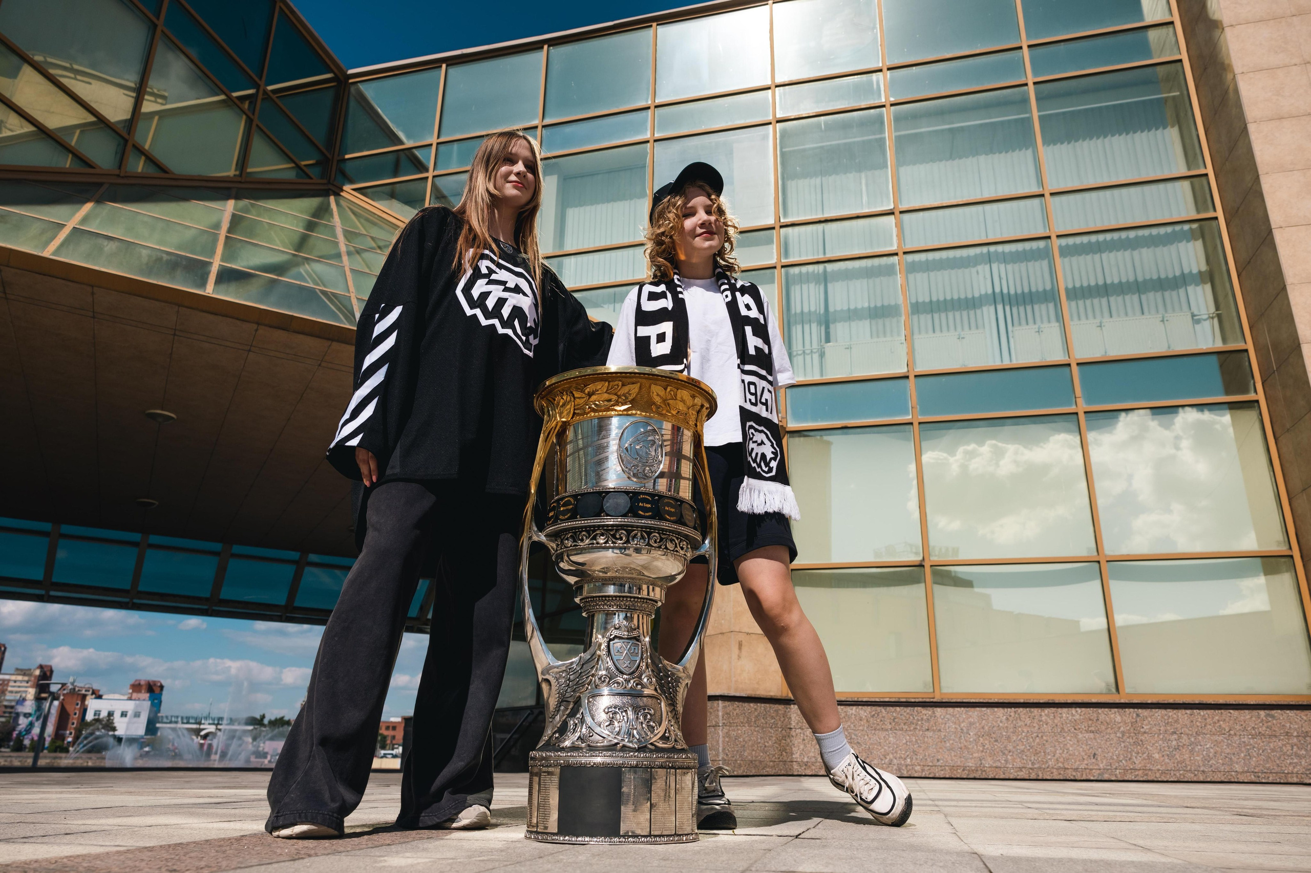 Алексей Потрехалов. Маскот хоккейного клуба «Трактор». Репортажный фотограф Наталья Лапцевич