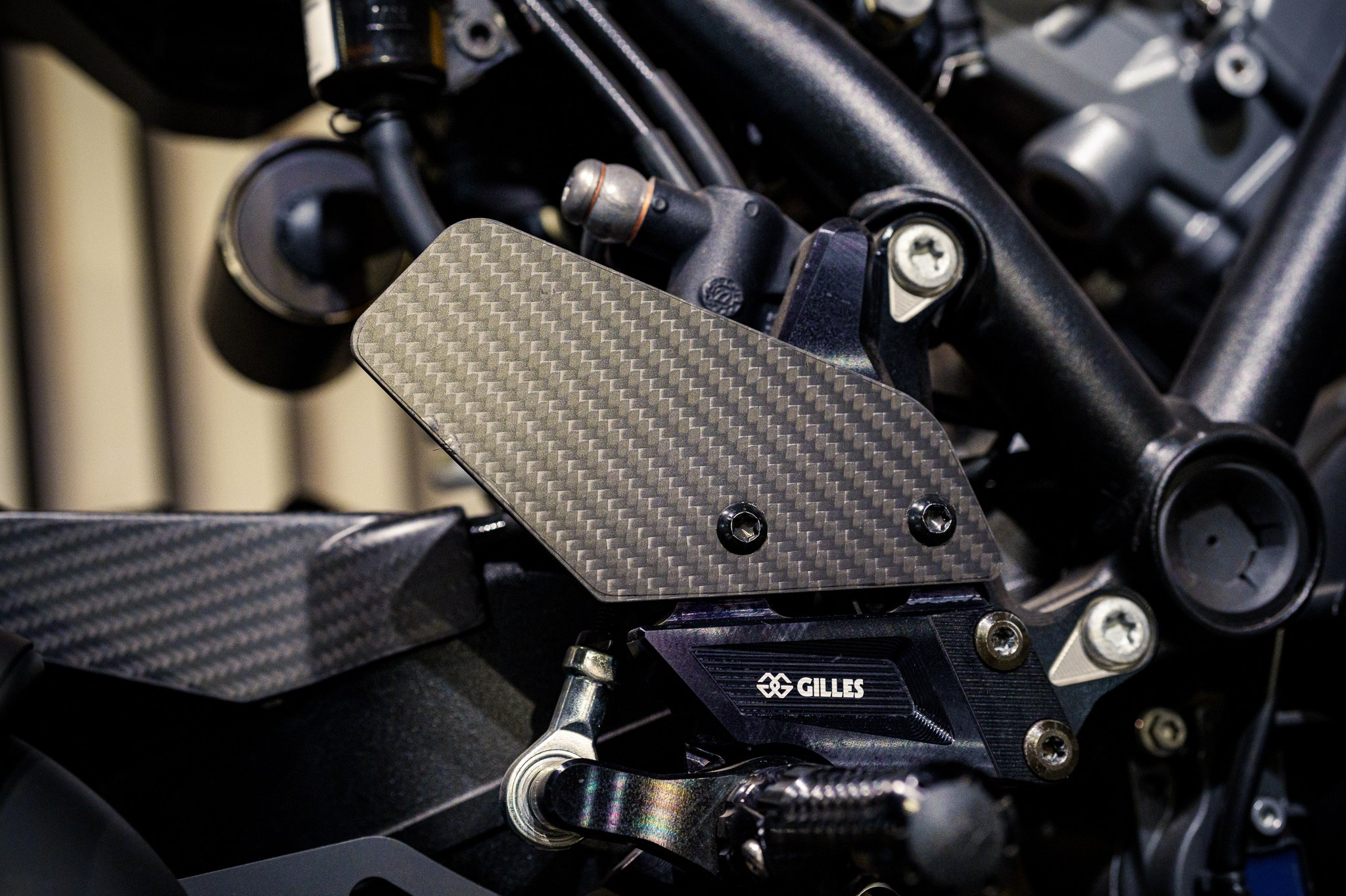 KTM Brabus 1300R — премиальный мотоцикл в интерьерной съёмке