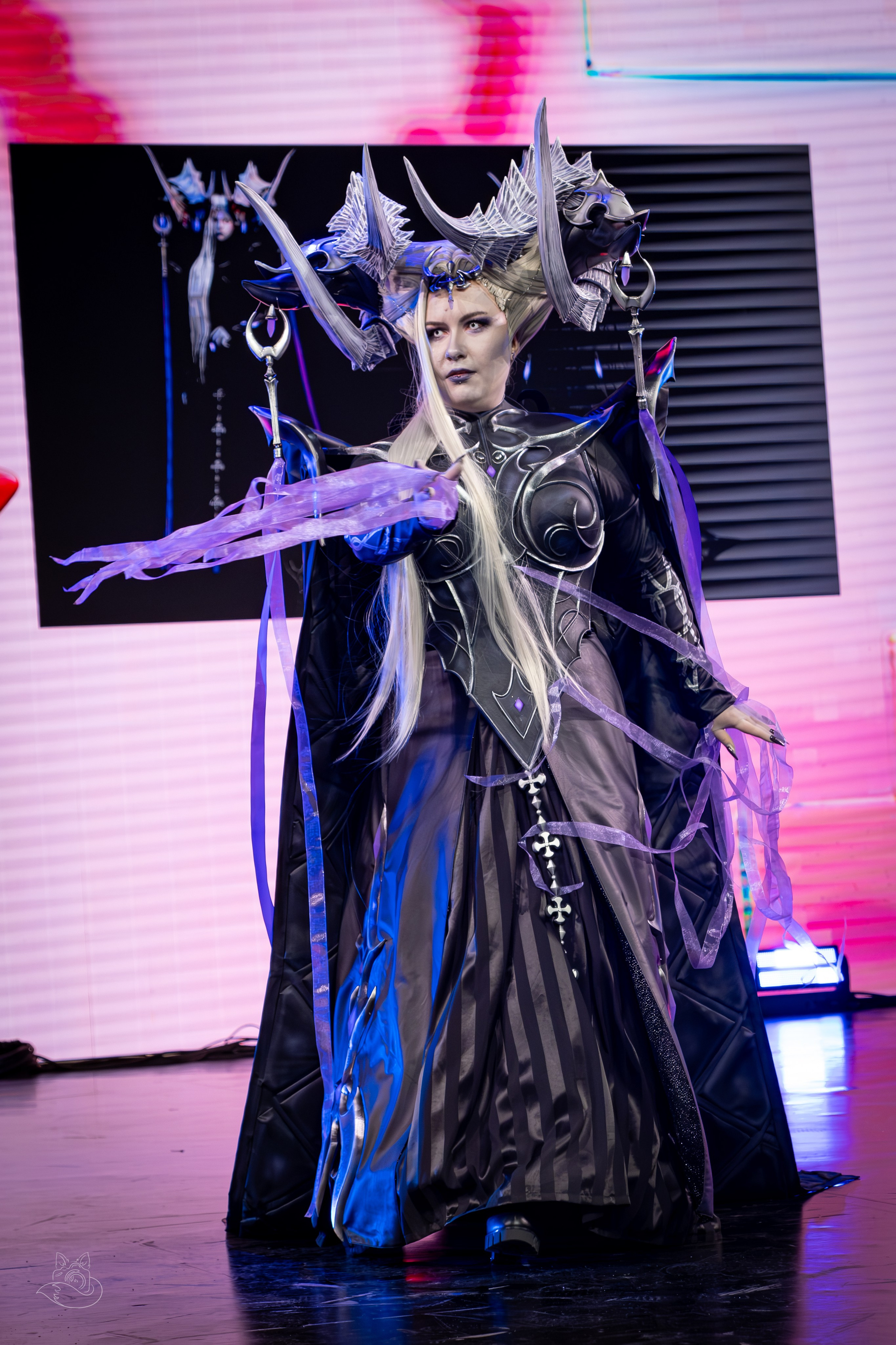 Сцена РЭД ЭКСПО 2024. Косплей фотограф