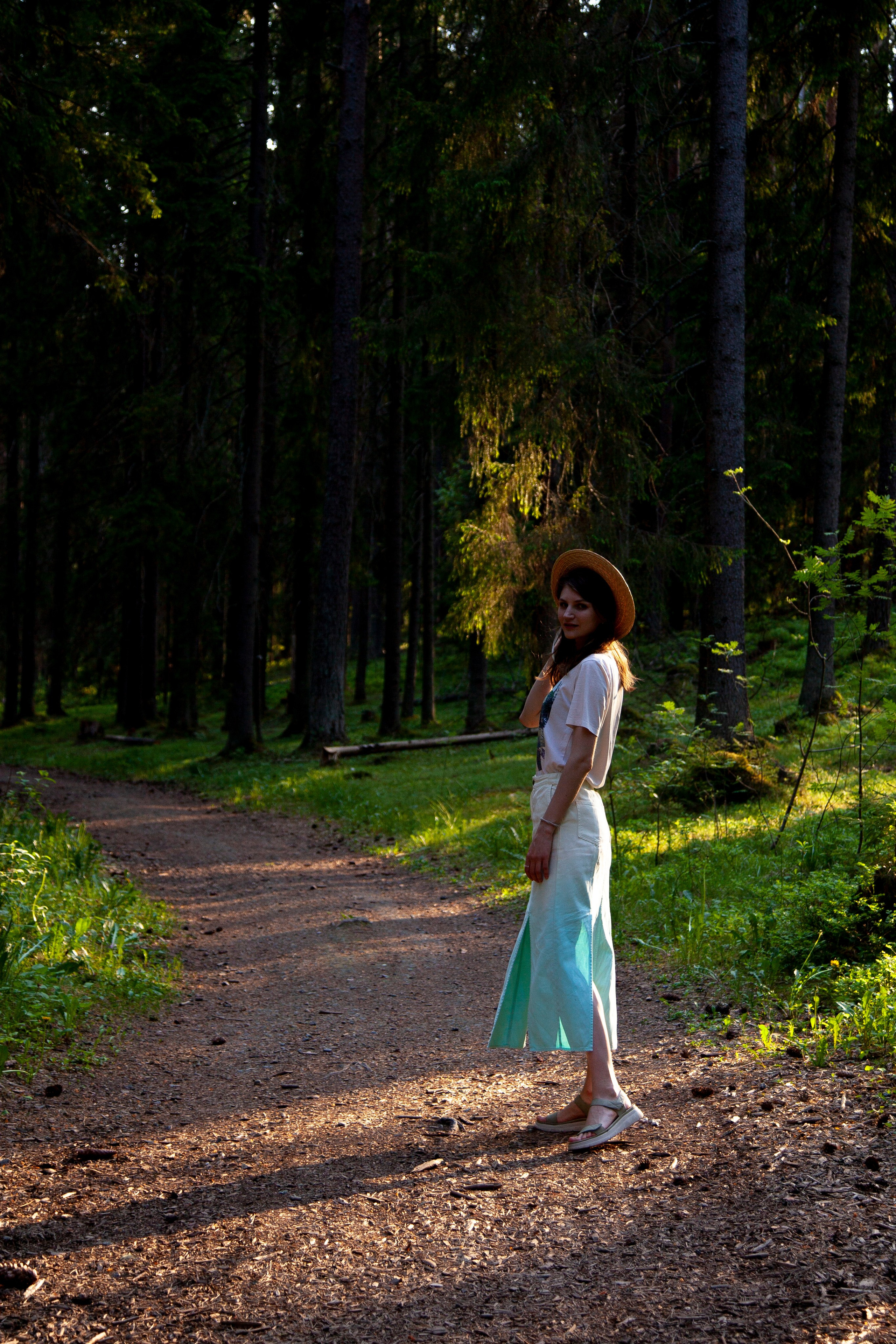 Исход мая, прогулка в Комарово. Рита. Варвара Цымбал