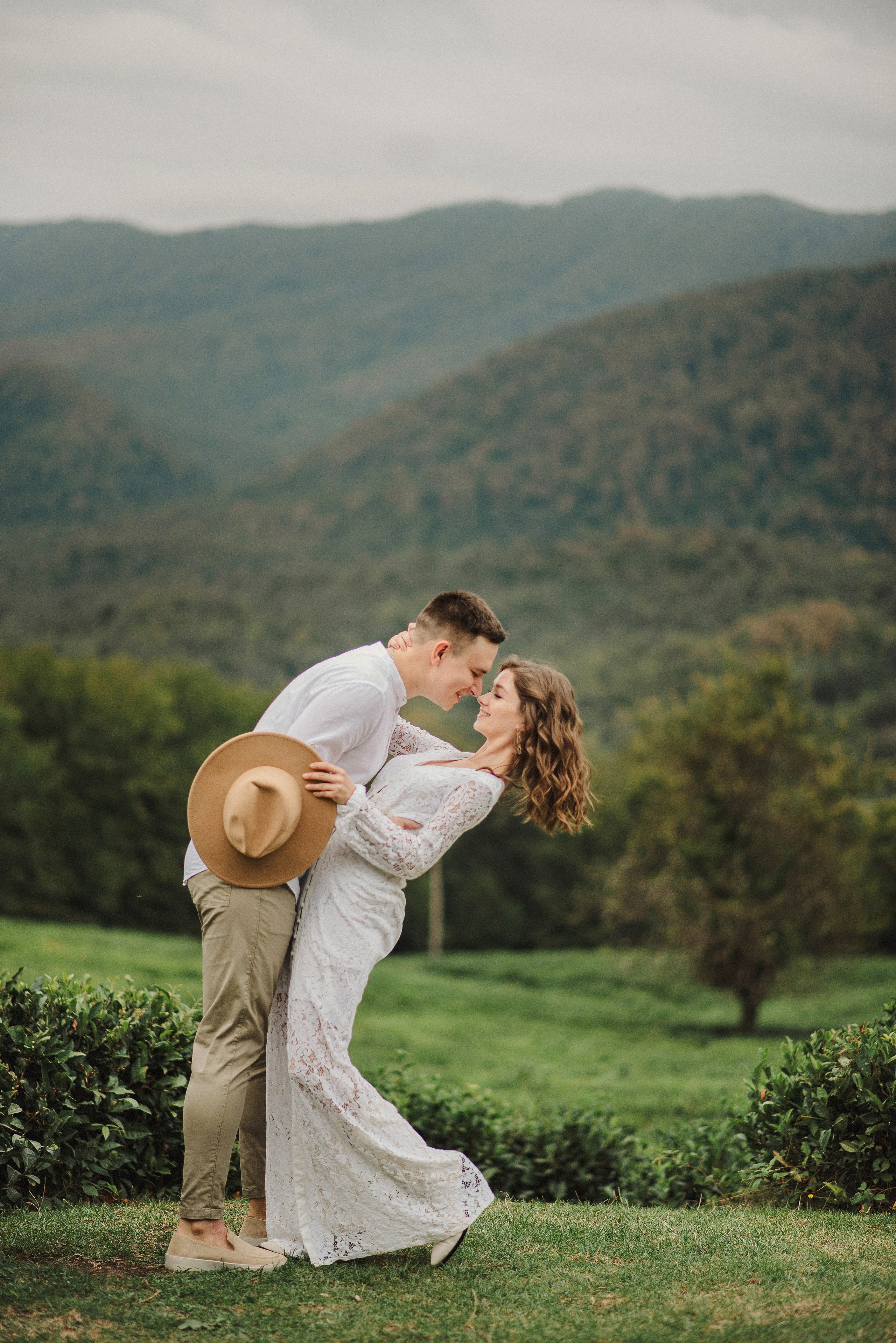 LoveStory на чайных плантациях. Ваш личный фотограф в Пскове Анаис Рамирез