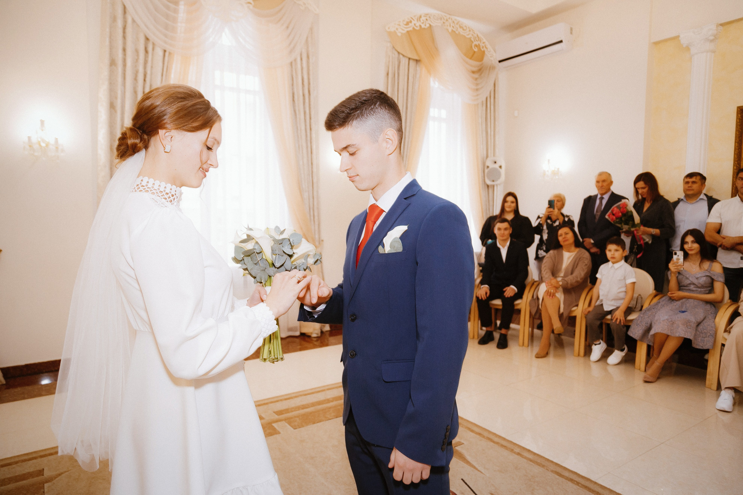 Съемка пары в осеннем городе и в студии. Свадебный и репортажный фотограф в Ярославле и Санкт-Петербурге Роман Микрюков