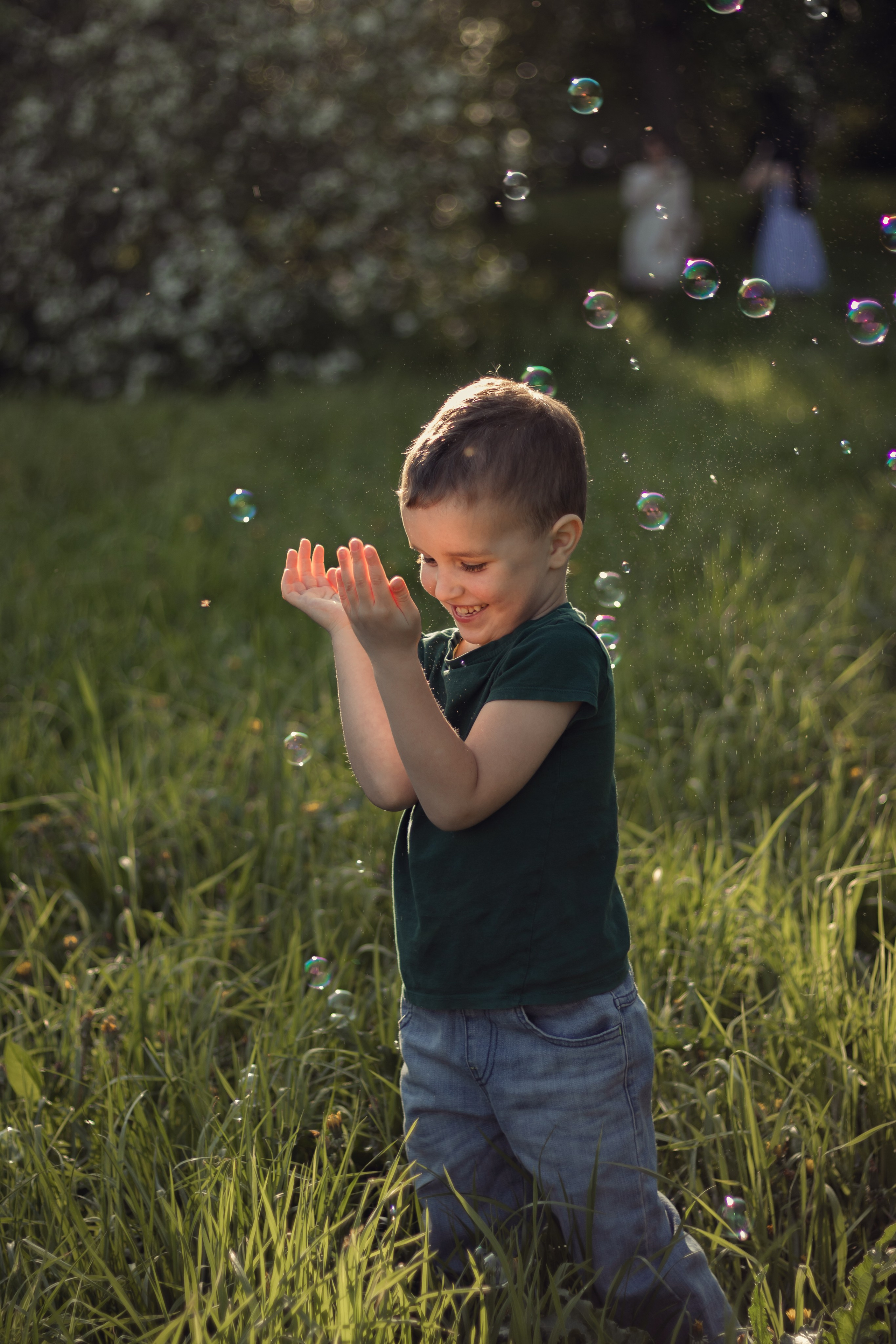 Цветущая майская семья