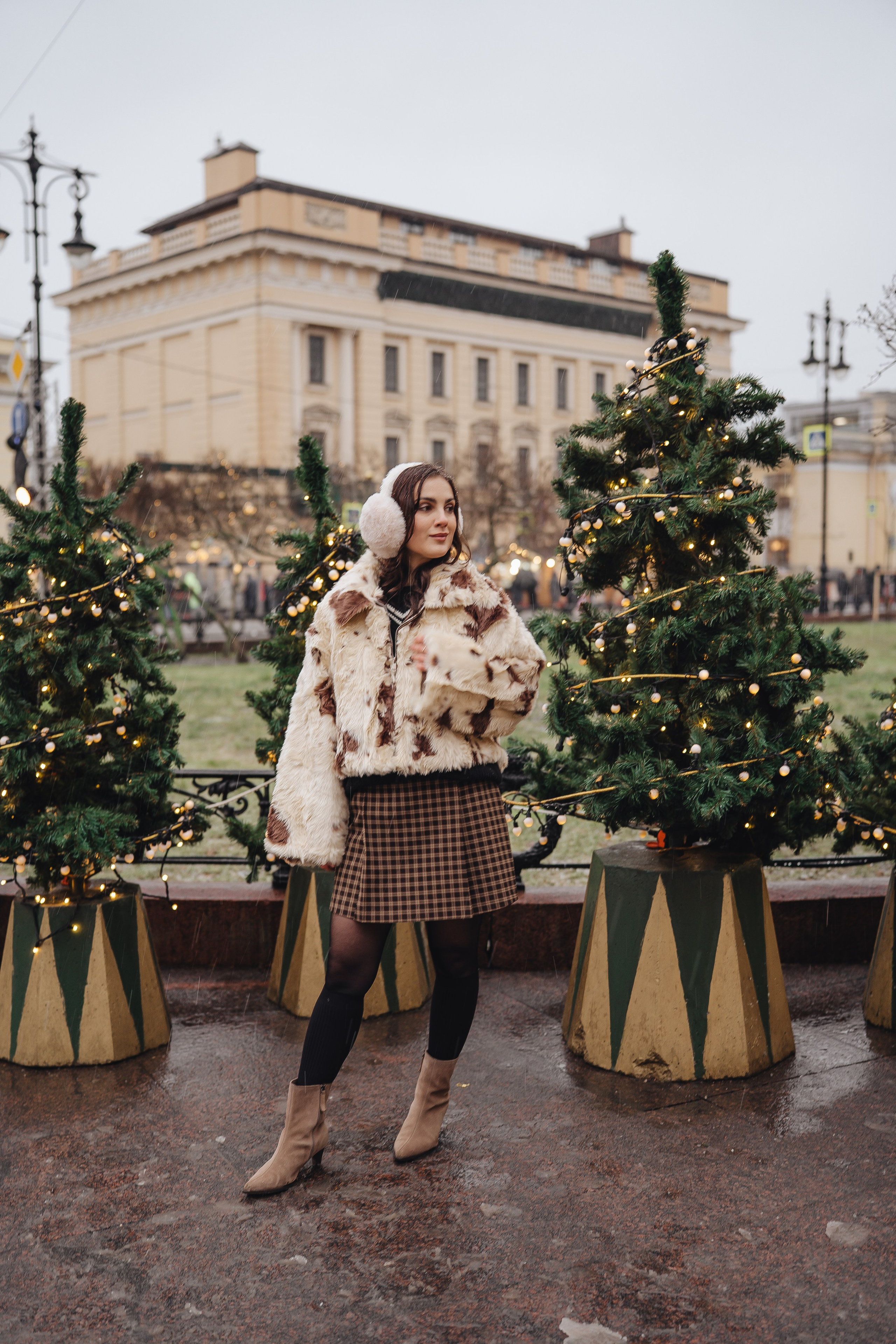 ПРОГУЛКА НА МАНЕЖНОЙ ПЛОЩАДИ ДЛЯ ДЕВУШКИ ПЕРЕД НОВЫМ ГОДОМ (НОВОГОДНЯЯ ФОТОСЕССИИЯ НА МАНЕЖНОЙ ПЛОЩАДИ). Профессиональный фотограф, Санкт-Петербург — Виктория Богомолова