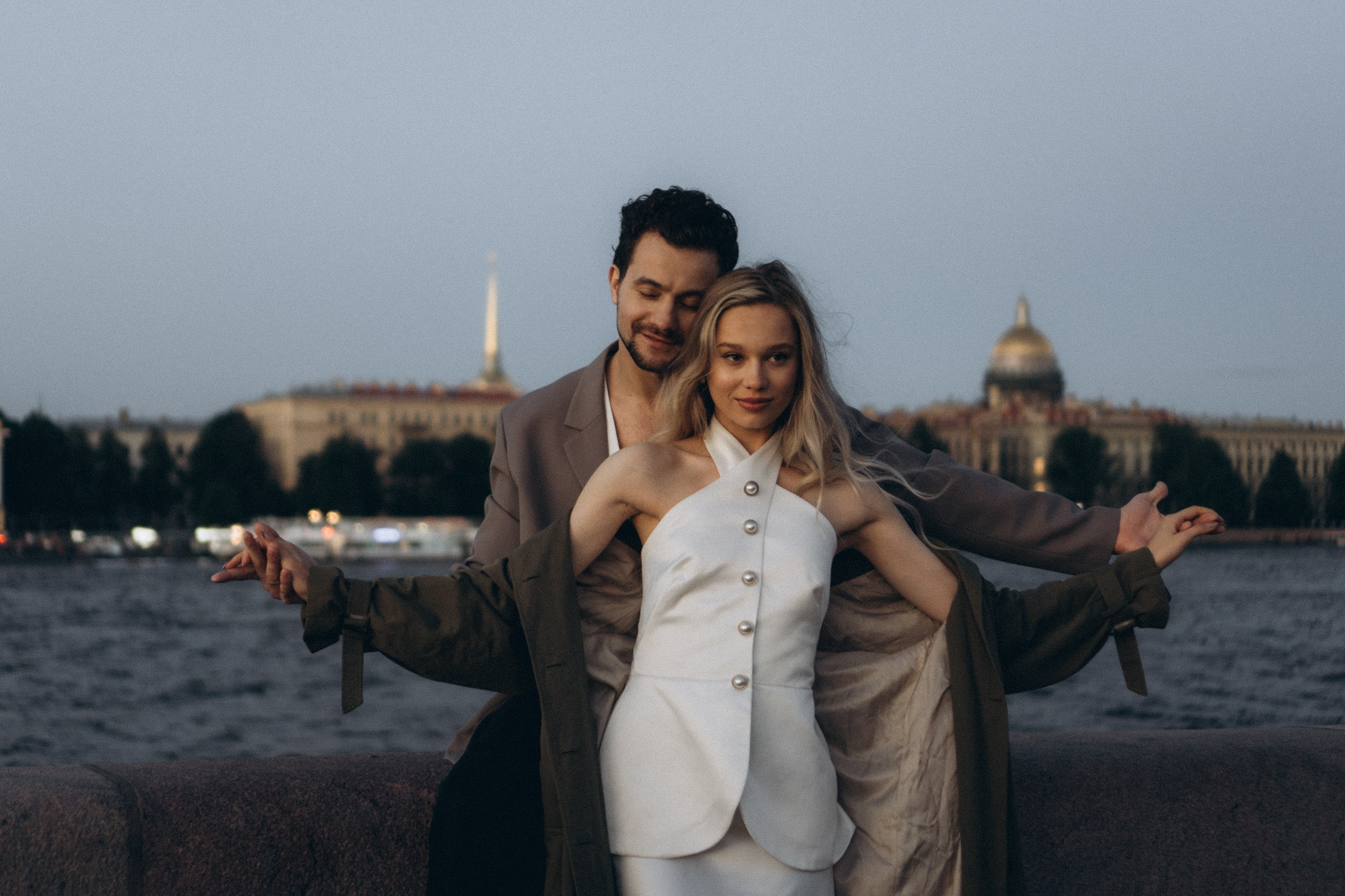 СВАДЕБНАЯ СЬЕМКА ПАРЫ НА РАССВЕТЕ В БЕЛЫЕ НОЧИ И ПРОГУЛКА С РАЗВОДНЫМИ МОСТАМИ И ПИКНИК ВОЗЛЕ ИСАКИЕВСКОГО СОБОРА. Профессиональный фотограф, Санкт-Петербург — Виктория Богомолова