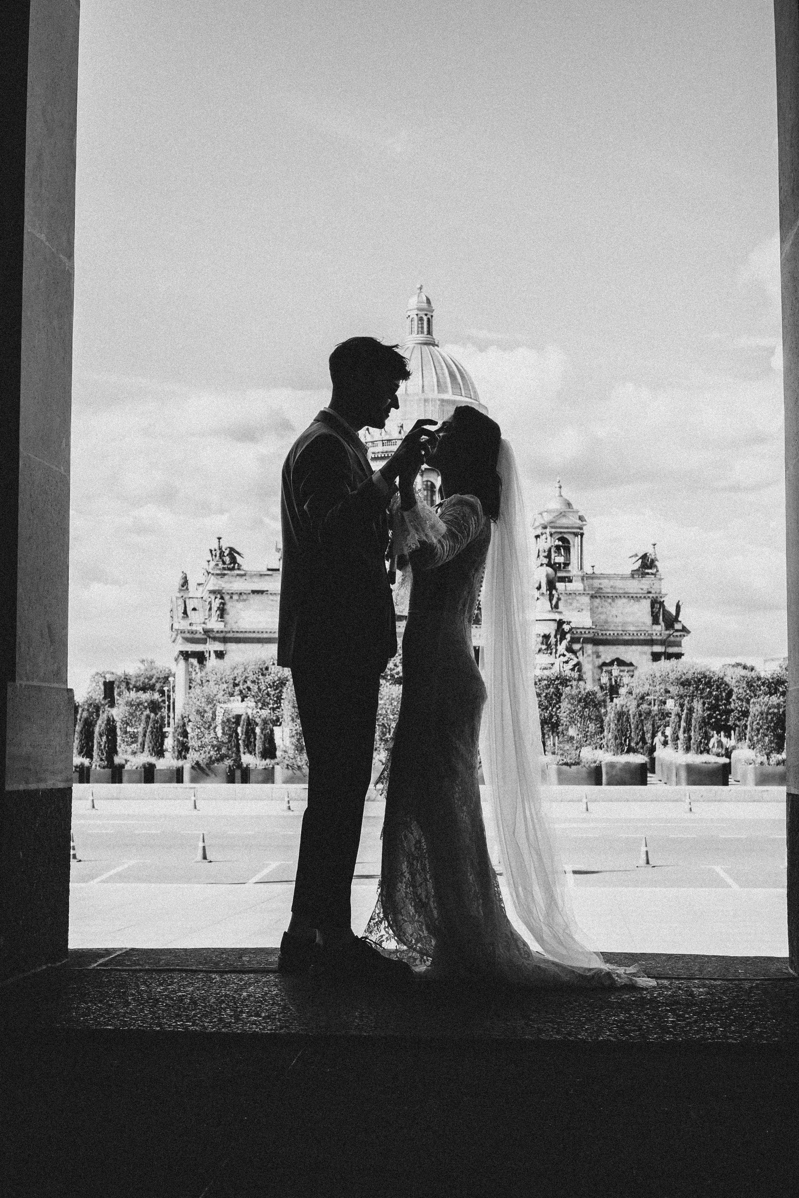 СВАДЕБНАЯ ПРОГУЛКА ВОЗЕ ИСАИКЕВСКОГО СОБОРА АСТОРИИ И ЗАКОНОДАЛЕТНОГО СОБРАНИЯ. Профессиональный фотограф, Санкт-Петербург — Виктория Богомолова