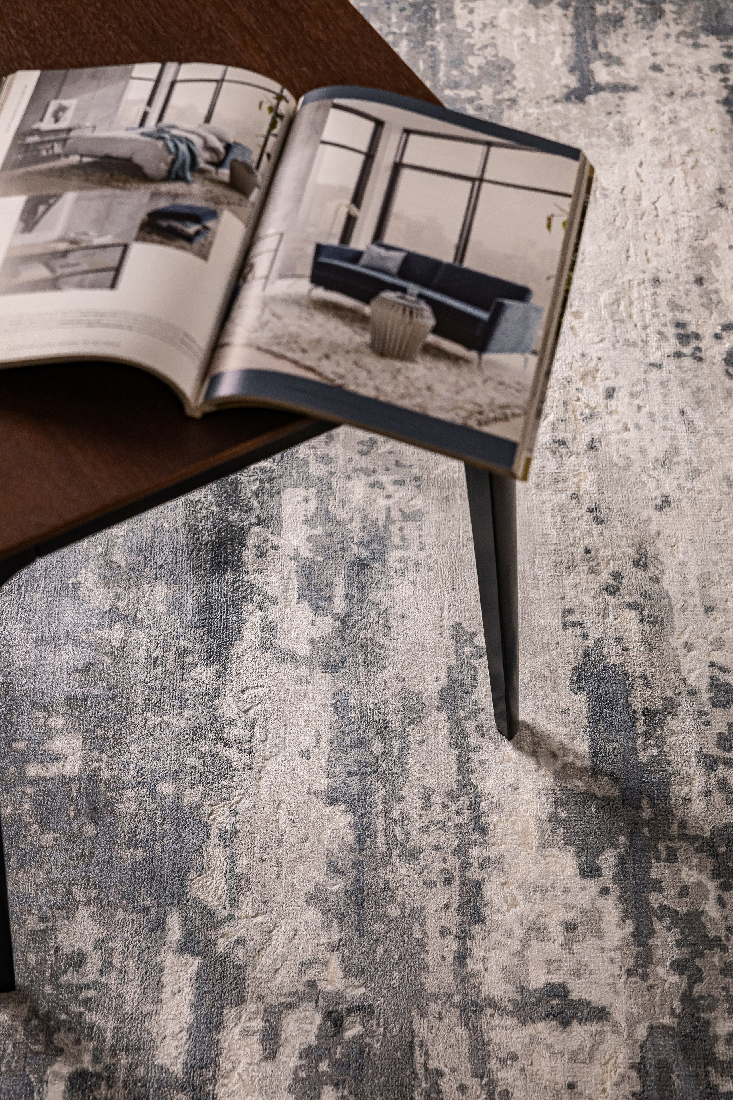 Ковры Decaro Rugs. L. Deco интерьерный салон. Краски/обои/лепной декор