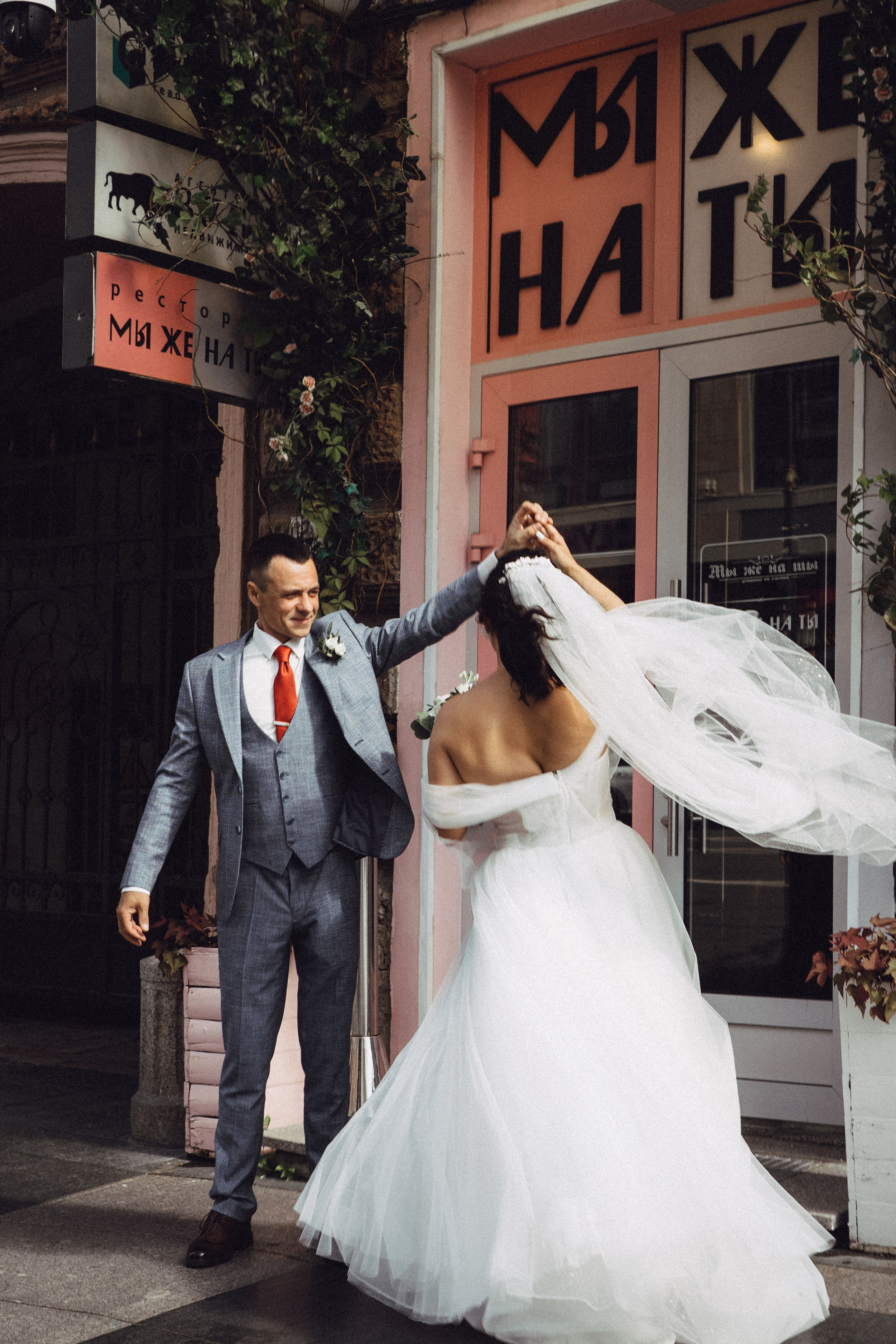 СВАДЕБНАЯ ПРОГУЛКА РЕСТОРАН МЫ ЖЕ НА ТЫ И ФОТОСЕССИИЯ С АВТОМОБИЛЕМ. Профессиональный фотограф, Санкт-Петербург — Виктория Богомолова