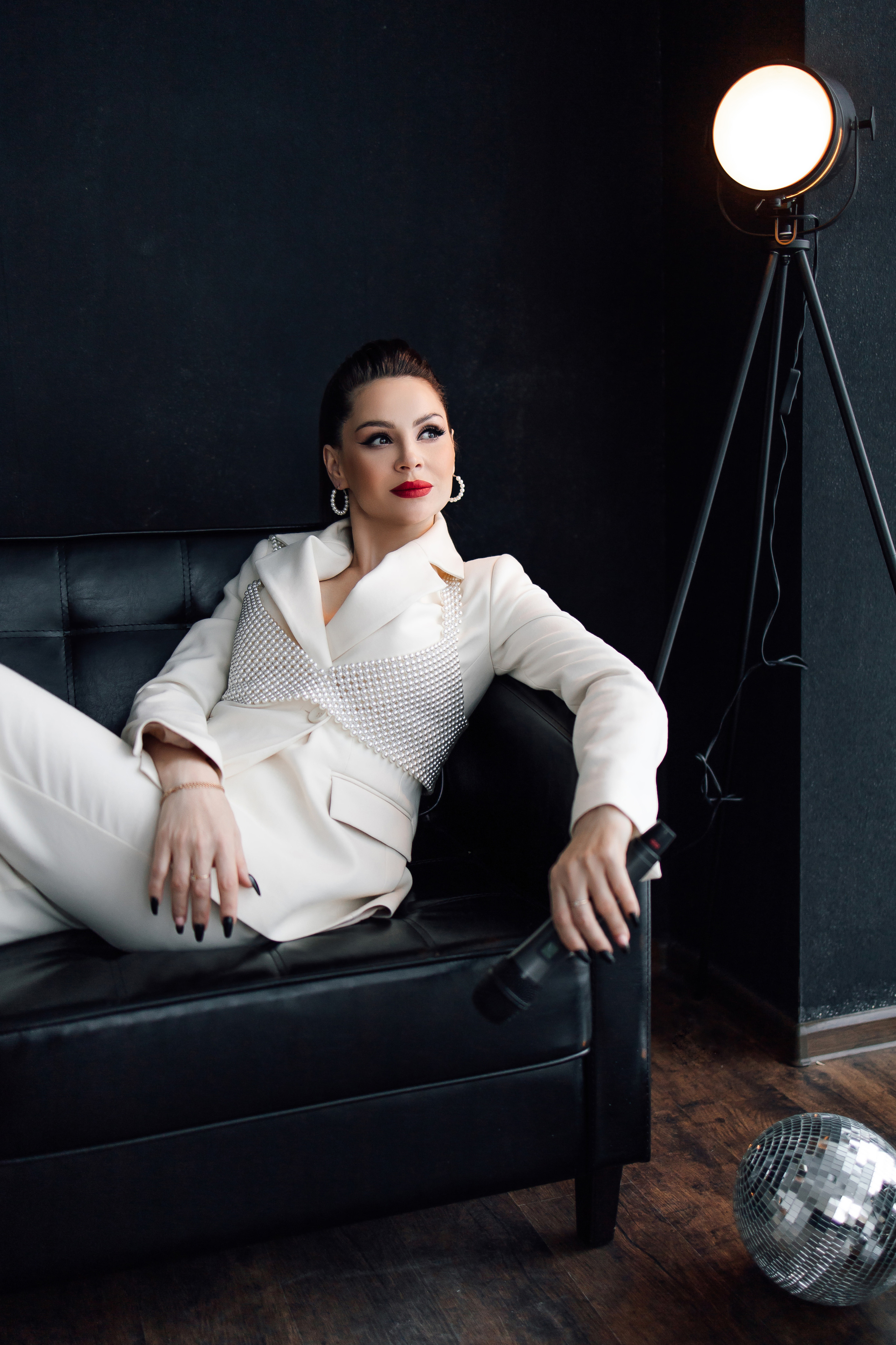 Ведущая Лилия