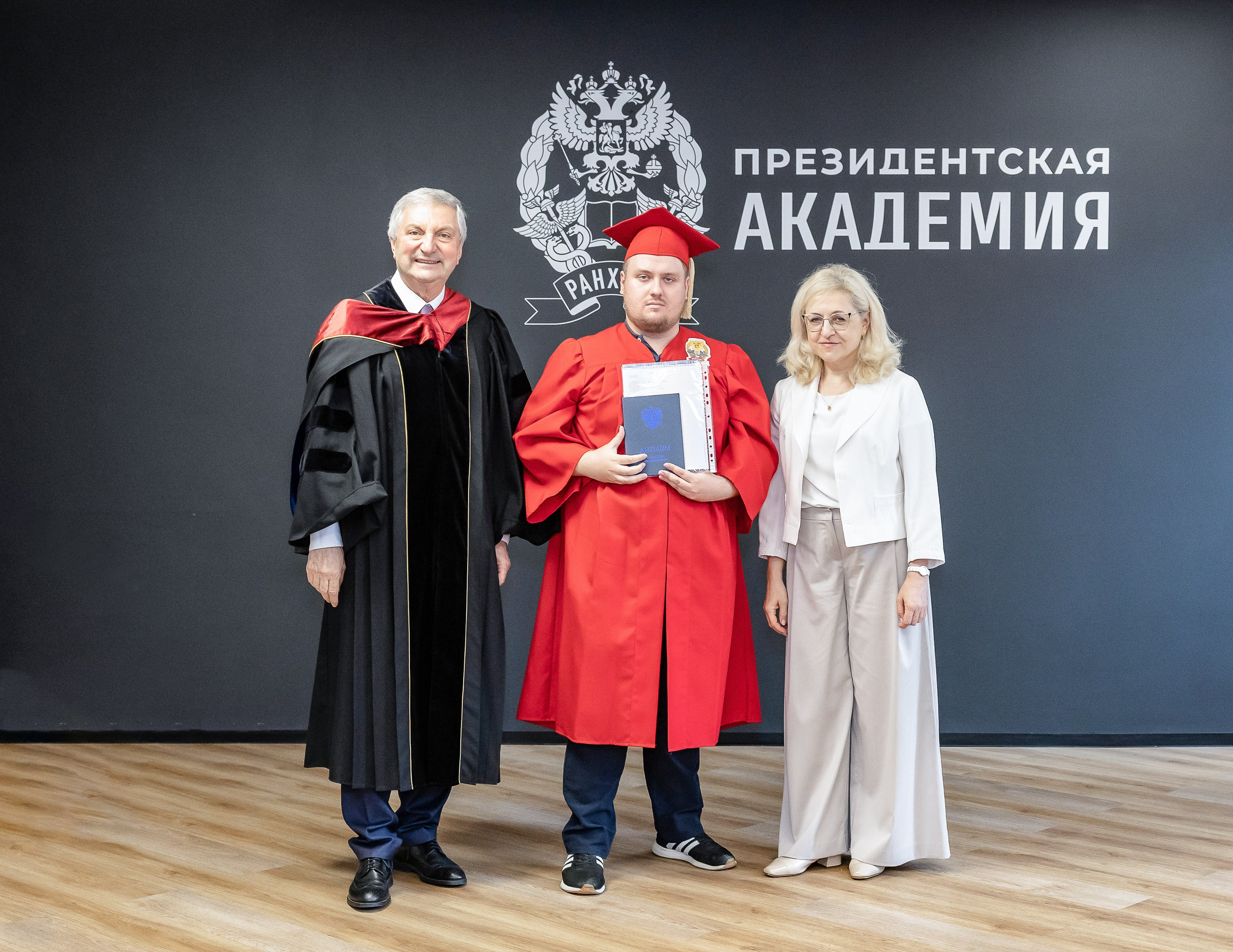 Вручение дипломов об окончании обучения в Президентской академии РАНХиГС. Фотограф Владимир Охрименко