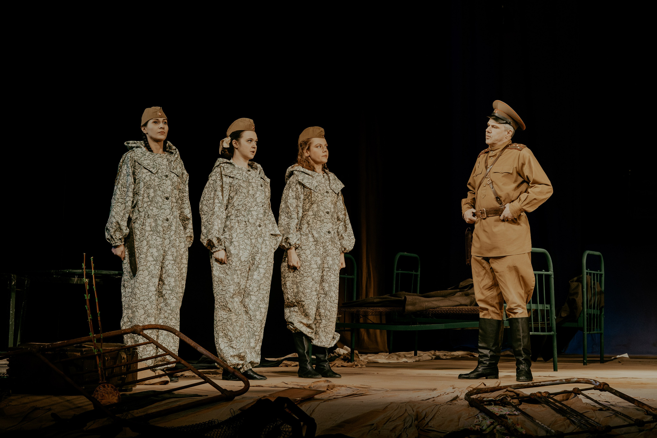 Театр Юного Зрителя " Не покидай меня». Фотограф Марк Файзулин