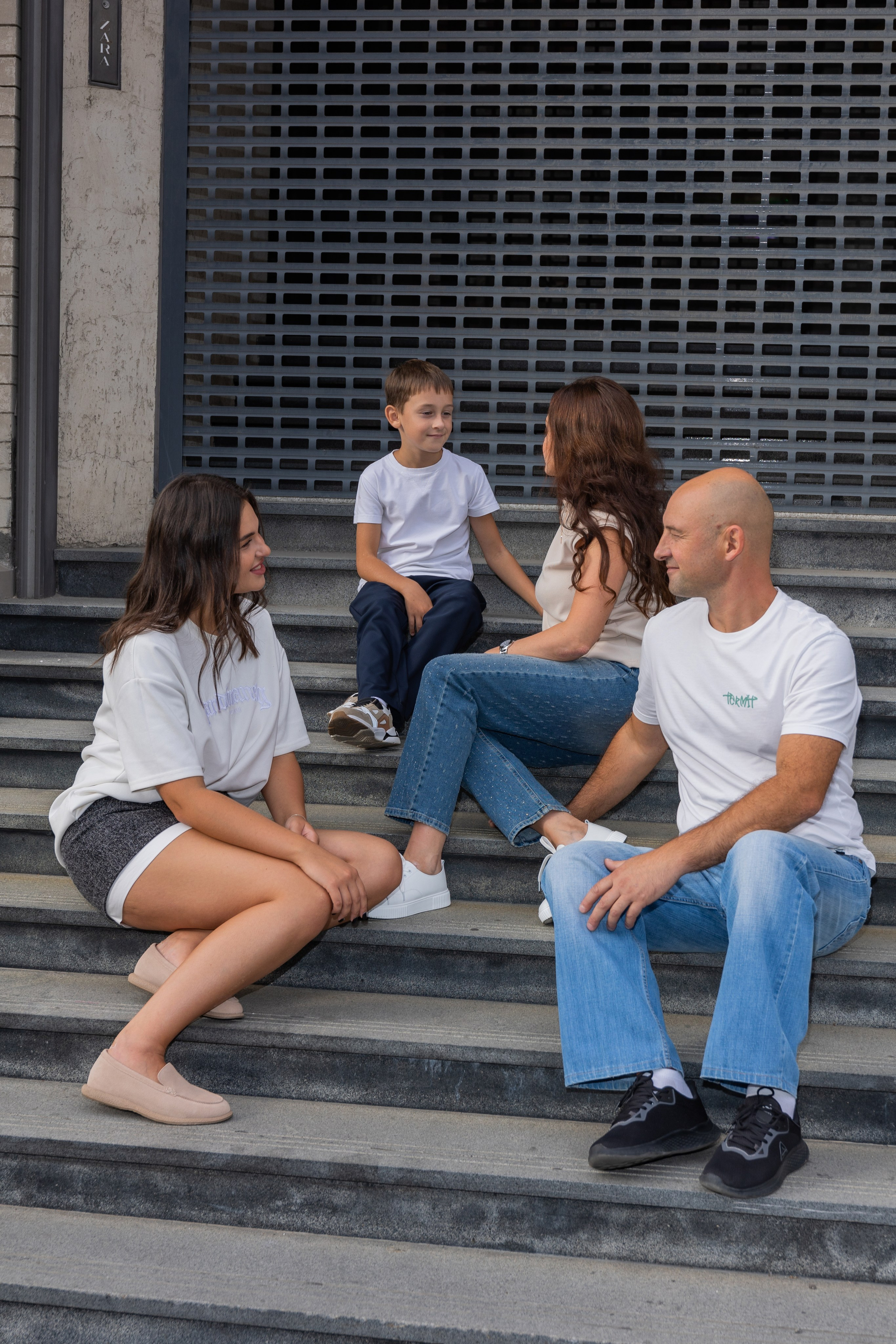 Владивосток, индивидуальная фотосессия, семейная фотосессия, фотосессия, фото, фотосессия для семьи, поза, позировка, фотография, женский портрет, дальний восток, портрет, малый дворик гума, гум