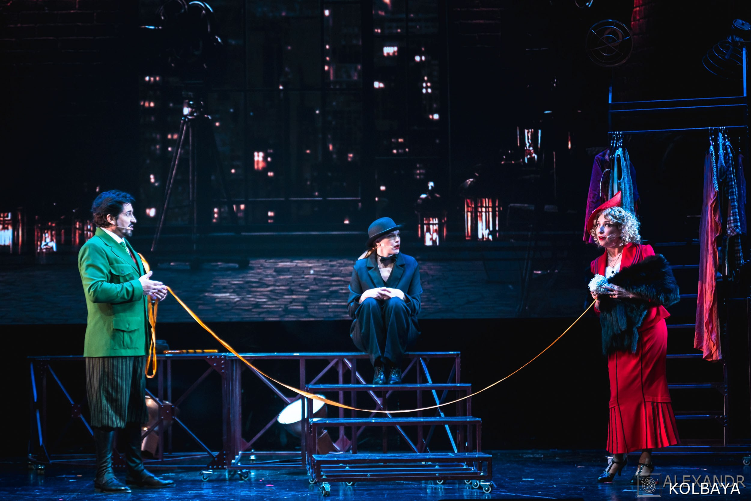 Фотографии со спектакля «Привет, я тетя Чарли». Концертный и театральный репортажный фотограф в Москве Александр Колбая