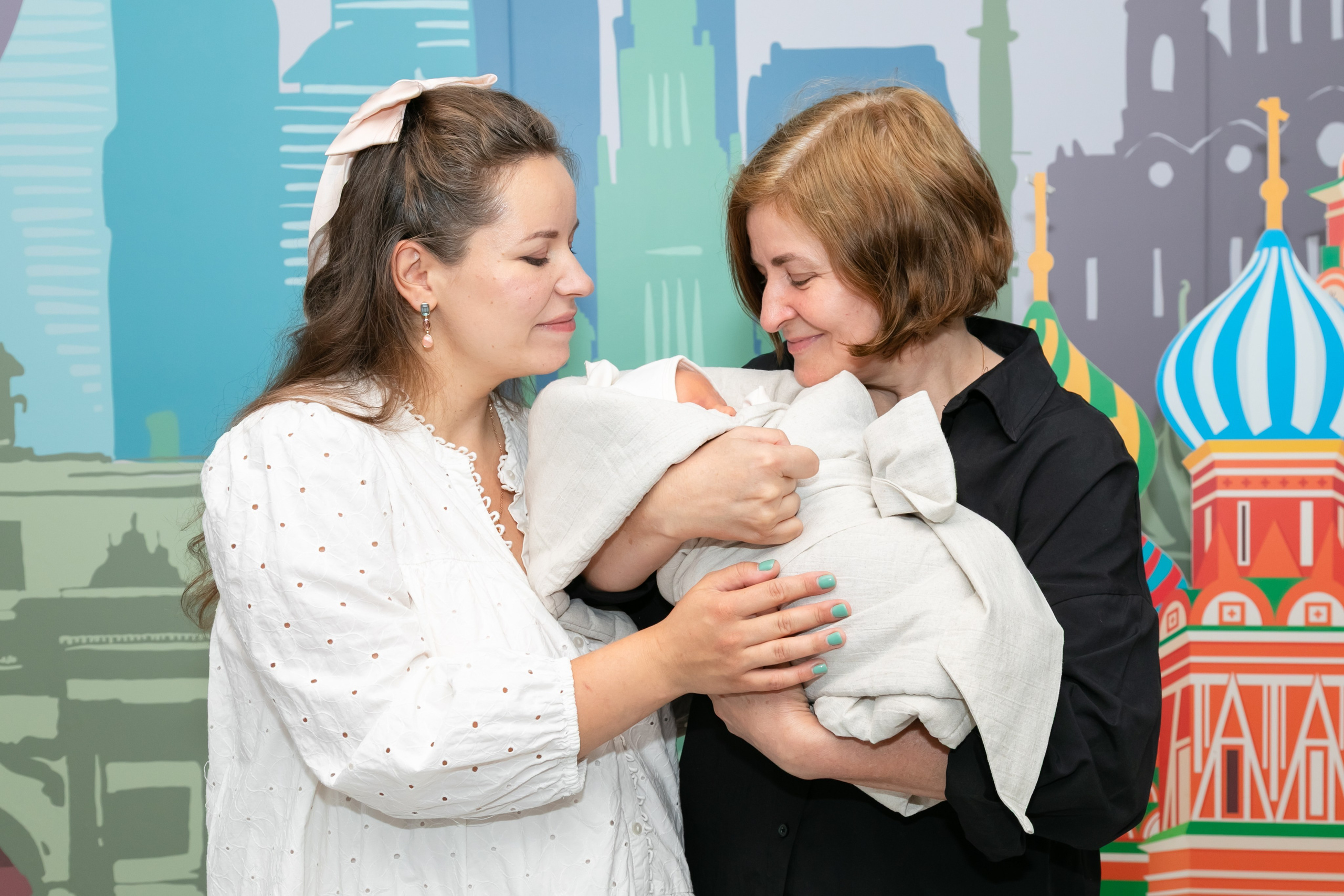 Съемка выписки из роддома 7 ГКБ Юдино Москва. Фотосъемка выписки из роддома в Москве, заказать фотографа на выписку ньюборн съемка в роддоме newborn фотограф в Юдино