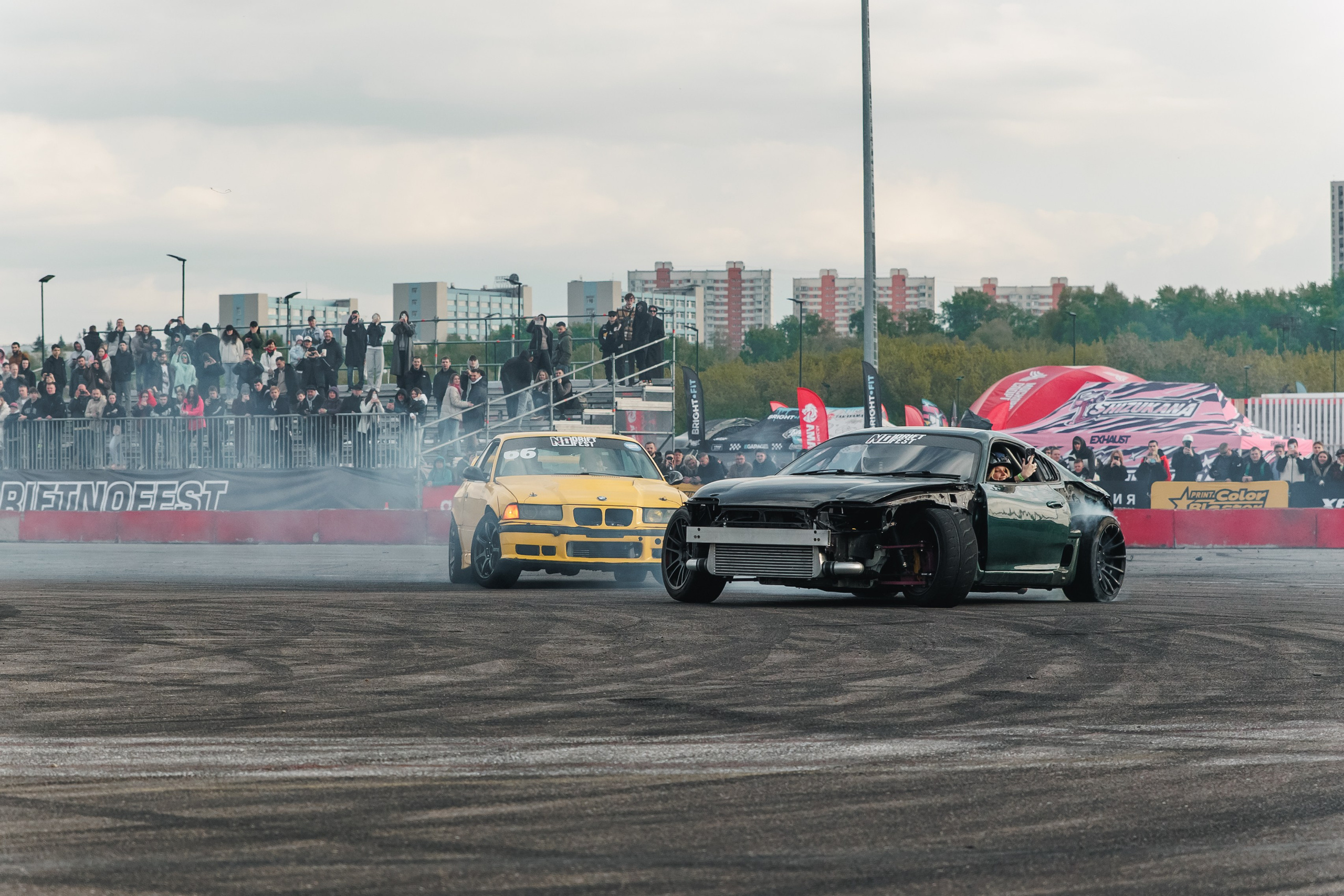 Выставка и дрифт машин. Репортажный фотограф. Москва. Алина Ланская