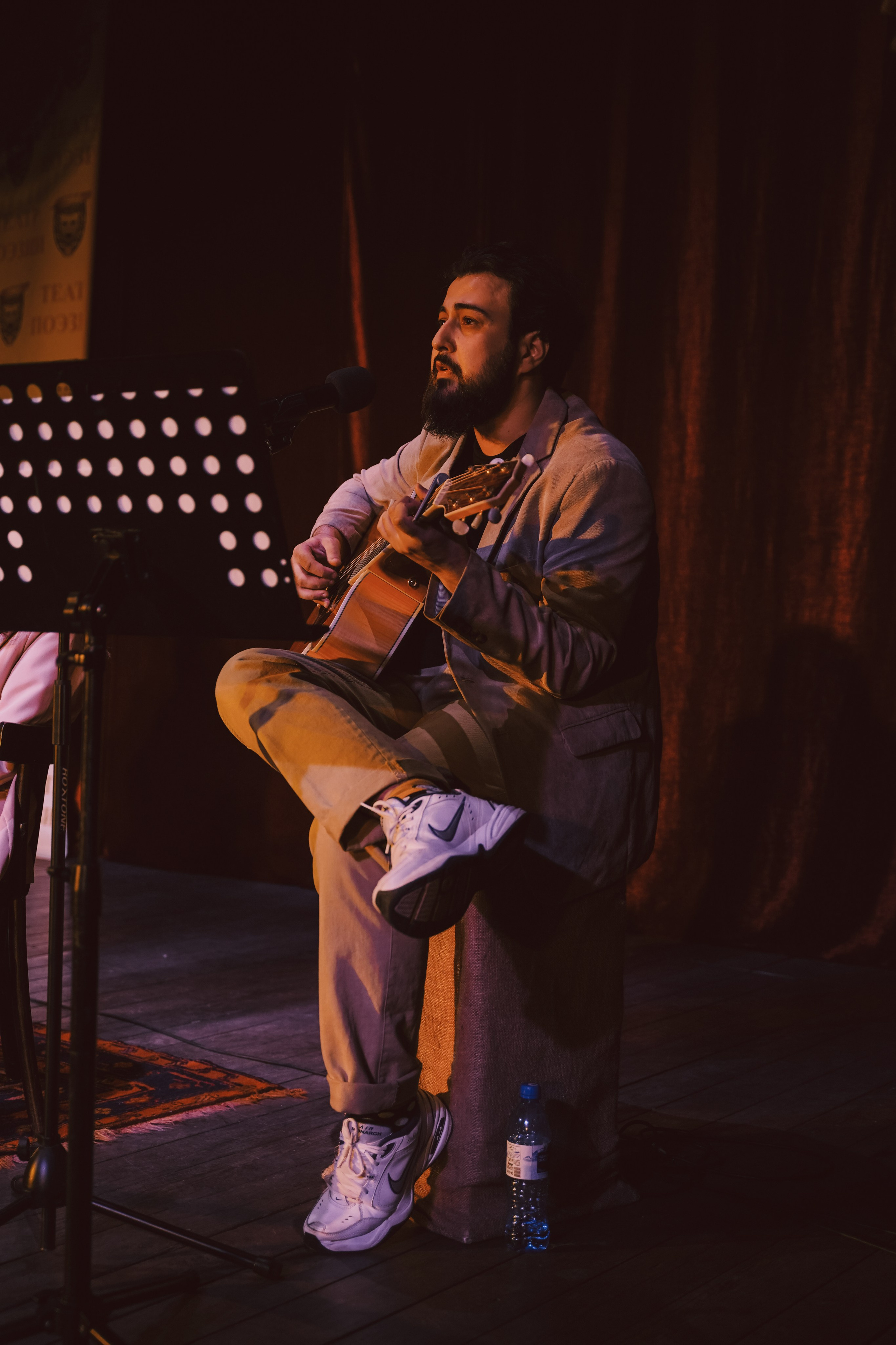 Поэтический вечер. Амина Абасова — индивидуальный фотограф в Махачкале, Дагестан