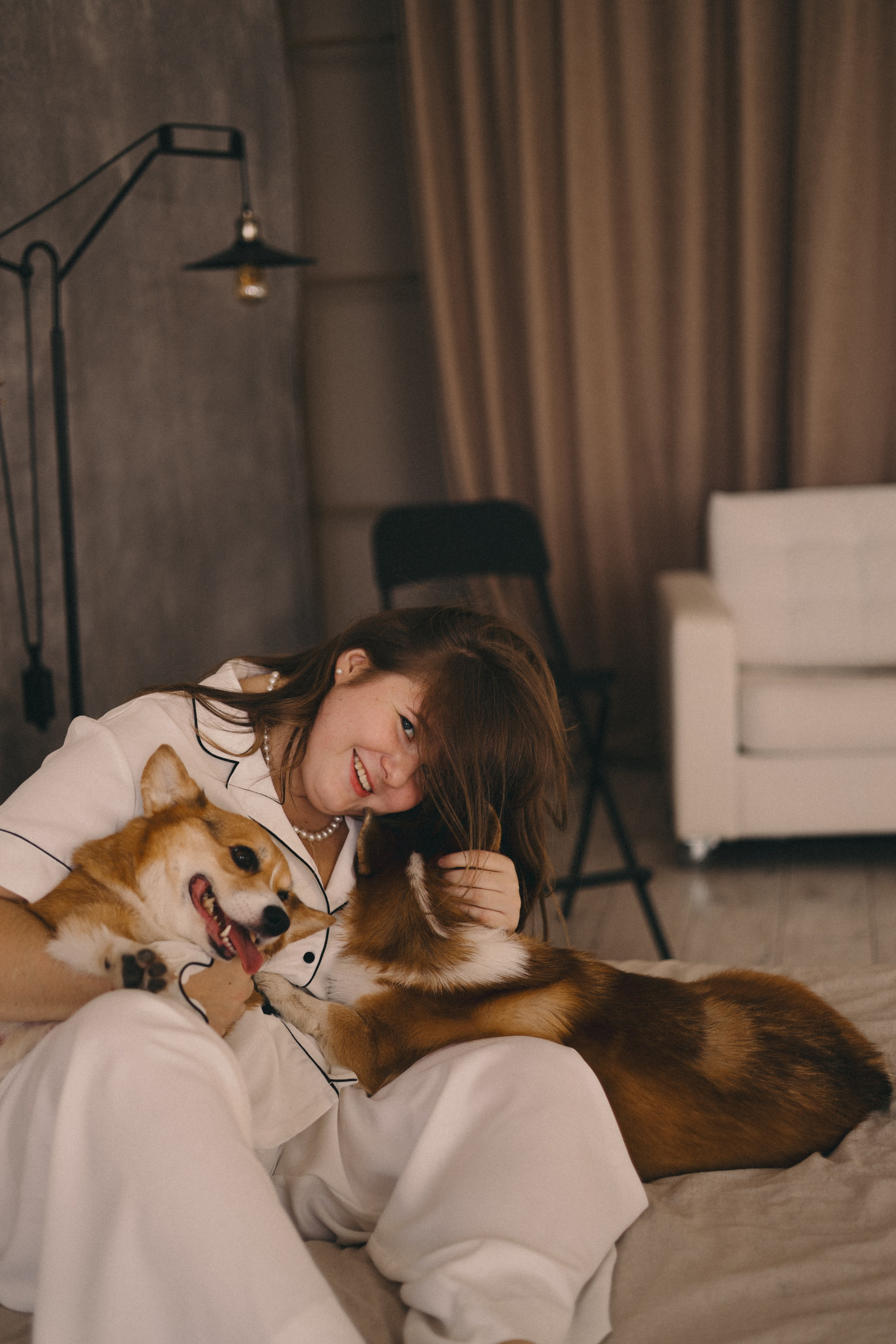 Виктория и Корги. Фотограф Мария Лаенко