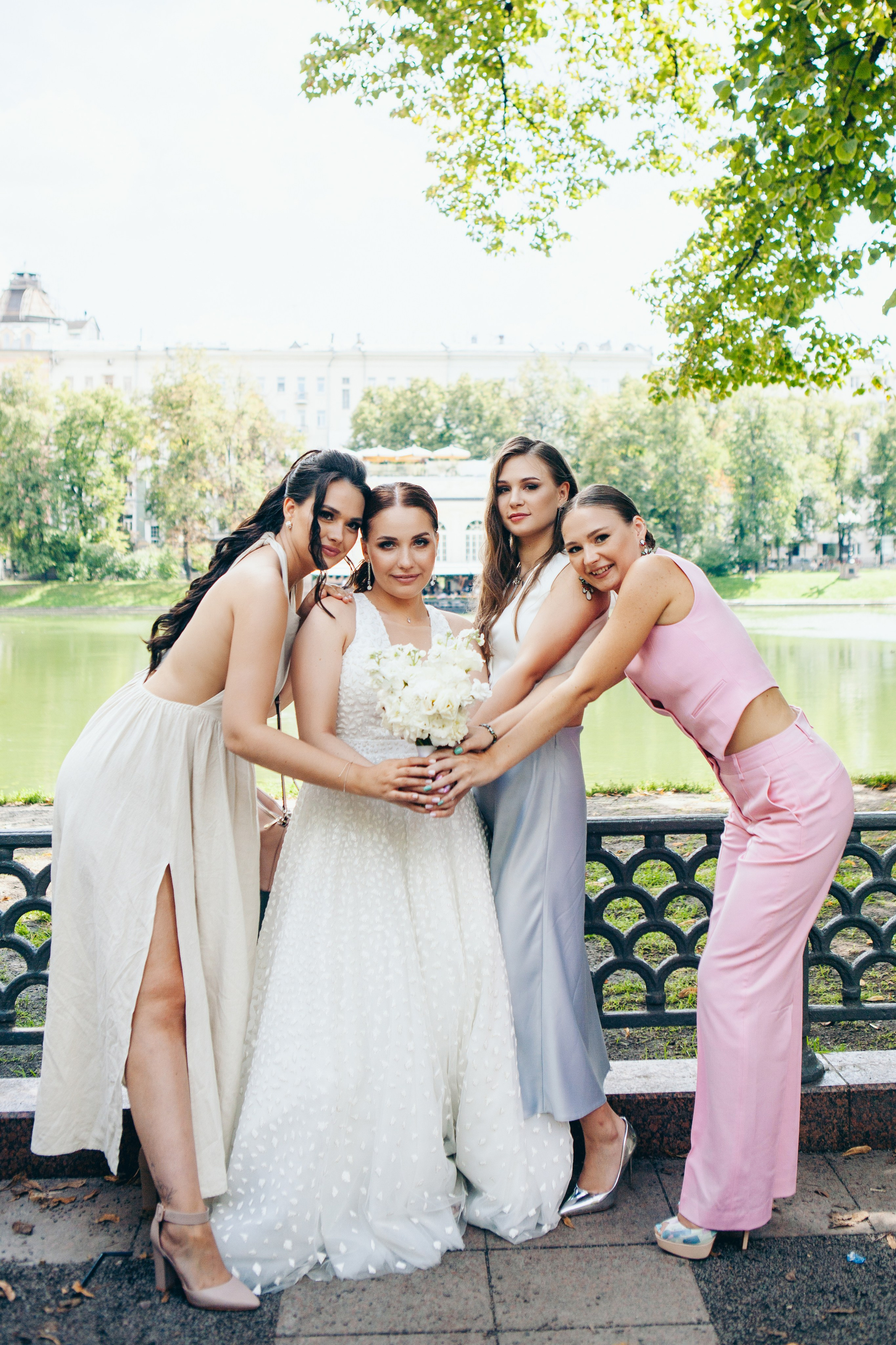 Свадебная фотосессия в отеле hartwell hotel и на патриарших прудах. Фотограф Ольга Ефремова