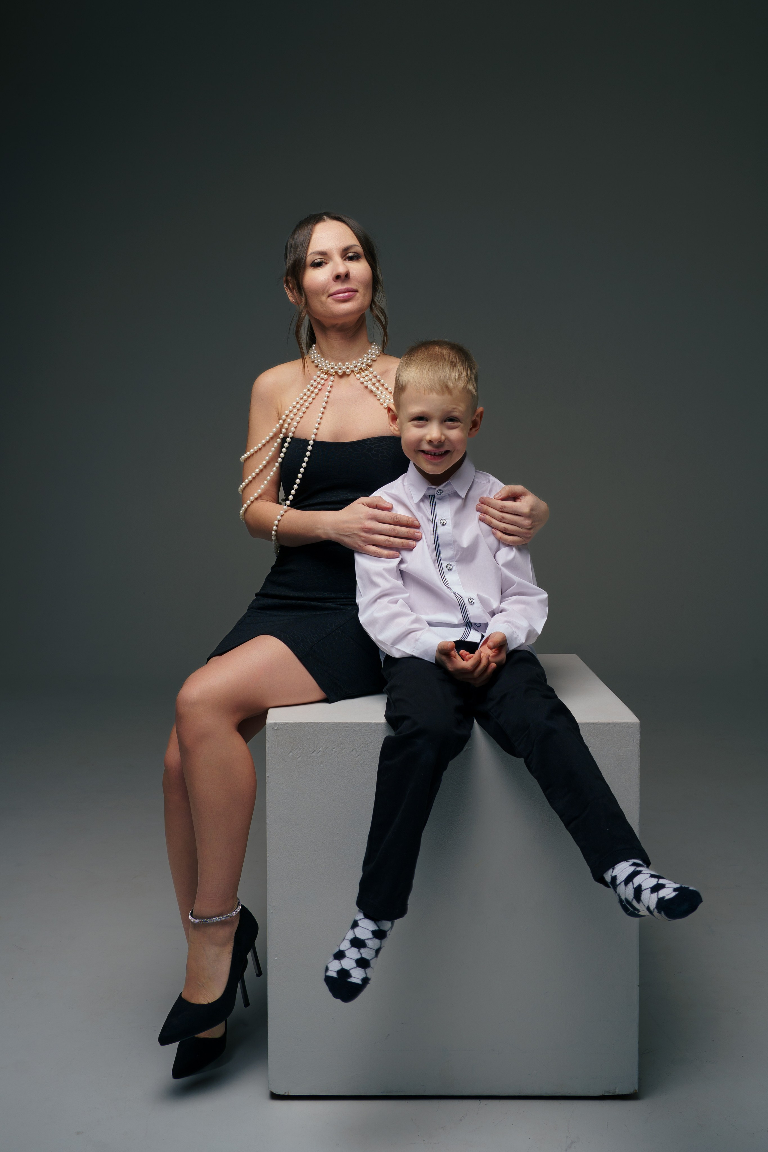 Фотосессия мама и сын в студии