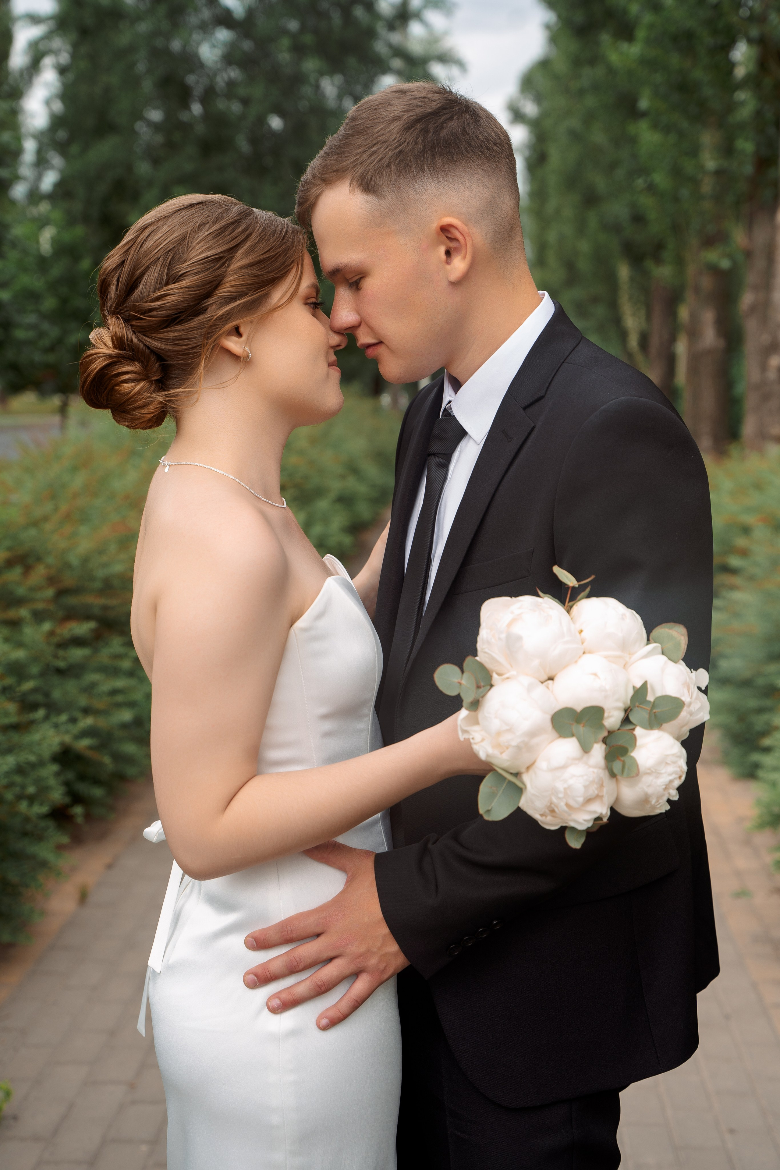 У загса. Фотограф Мария Зайчик