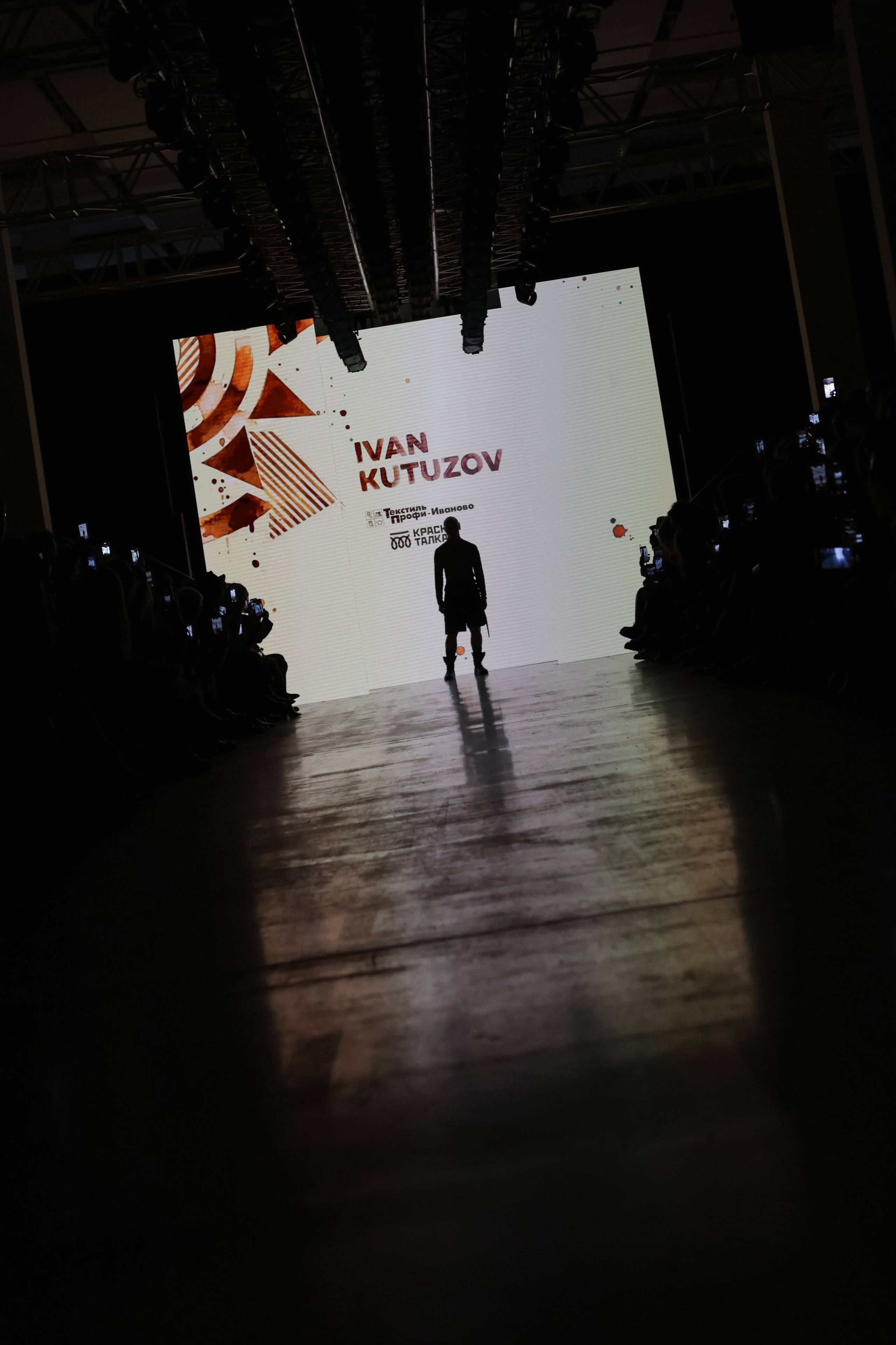 Показ IVAN KUTUZOV — Moscow Fashion Week 18/03. Jane Kudryavtseva — Репортажный и портретный топ фотограф Москва