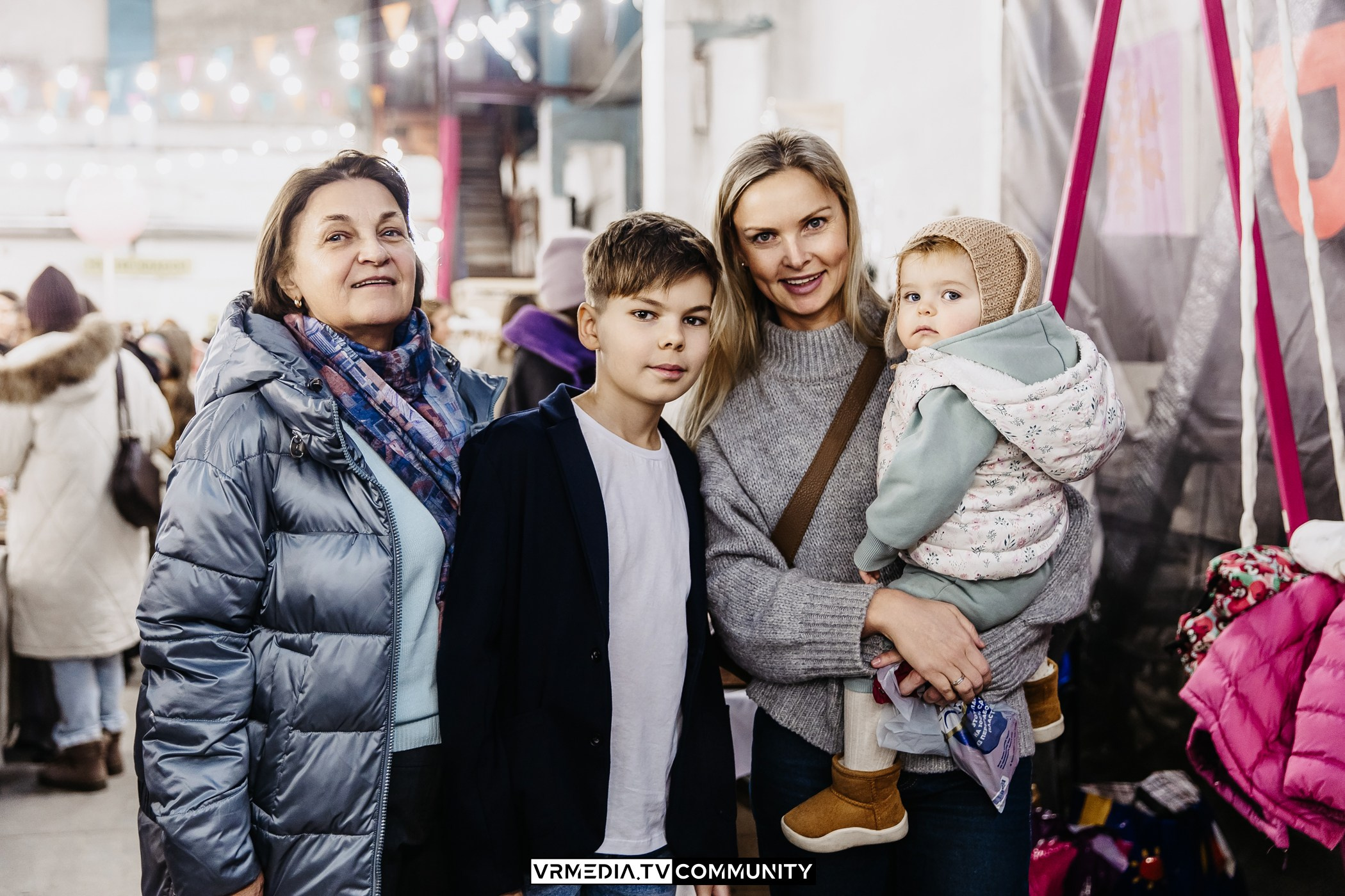 Традиционный рождественский базар и Garage Sale