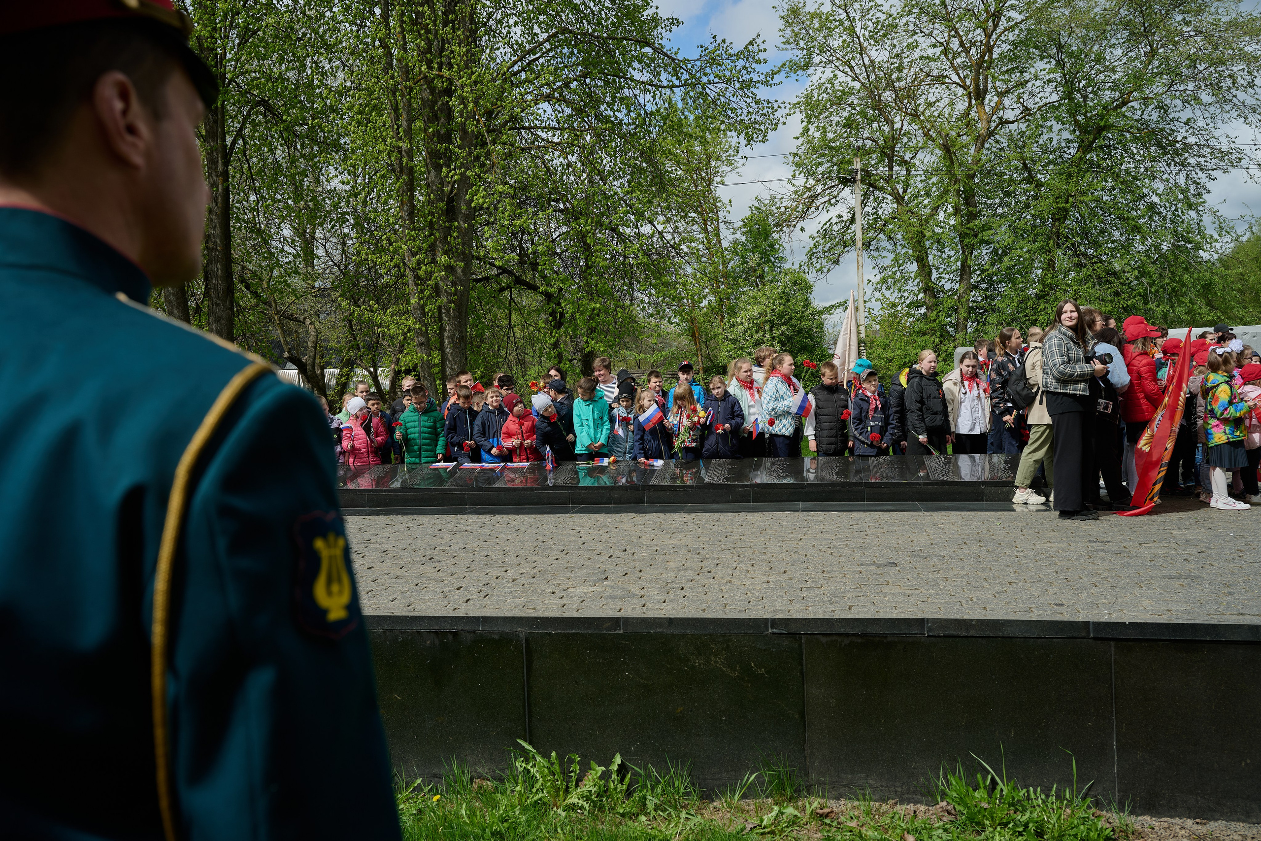 Памяти подвигу Кремлевских курсантов. Ярополец. Фотограф Роман Адлер