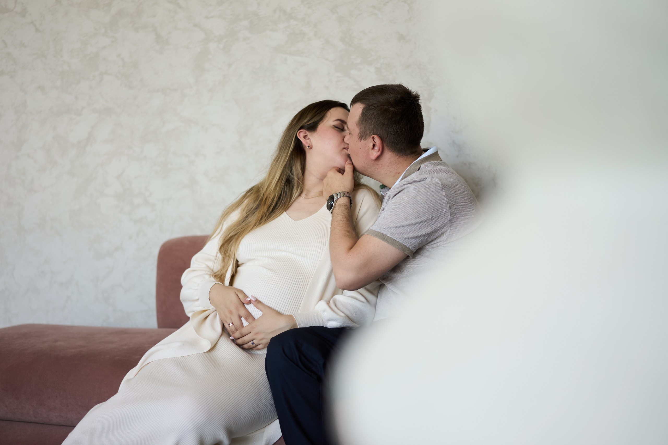 Семейная съемка беременность в студии. Фотограф Екатеринбург Кокшарова Александра