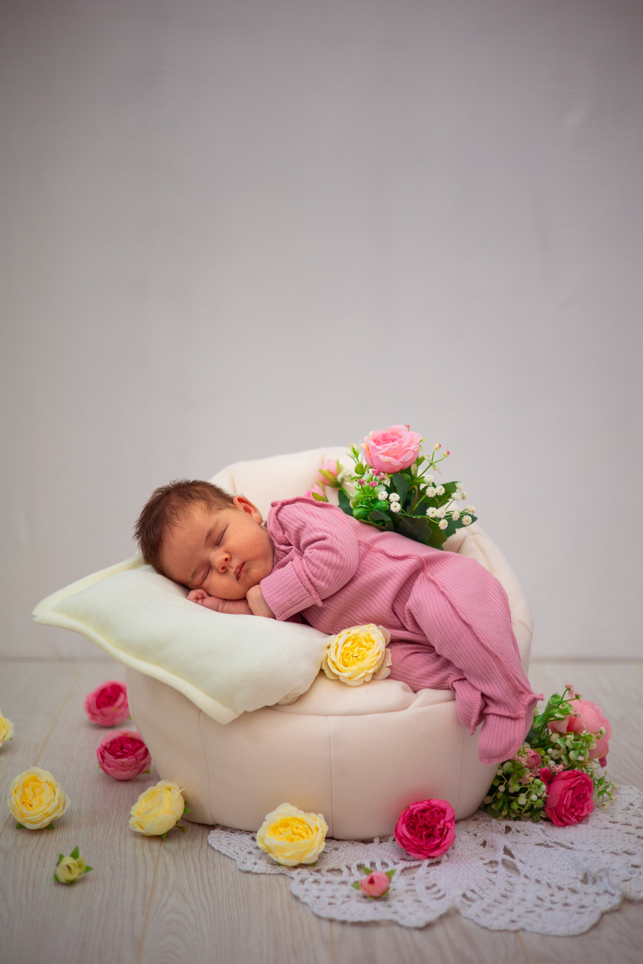 Маша с цветами. Семейный и детский фотограф в Михайловке Татьяна Лестьева