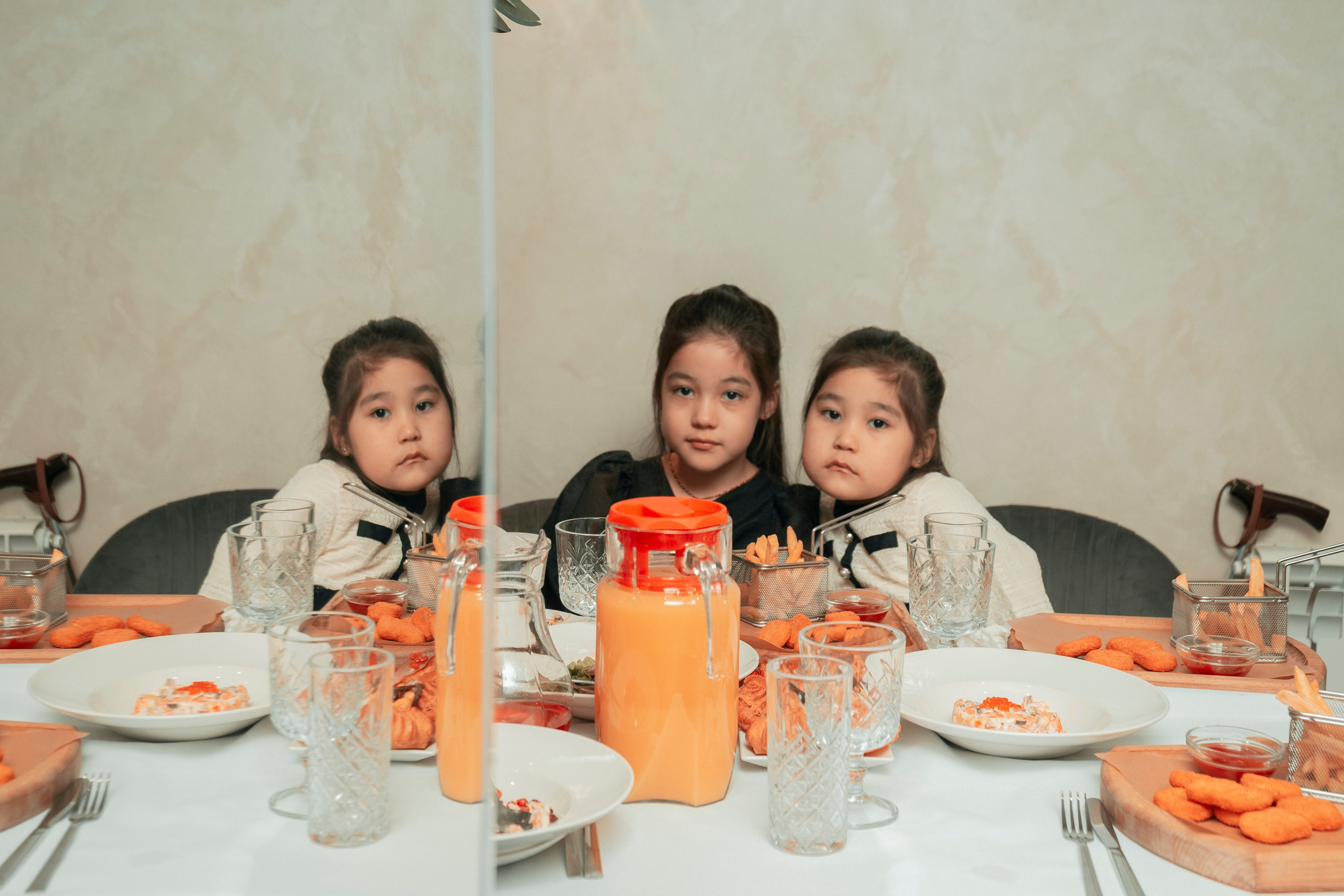 Свадебные фотографии из отеля Чингисхан города Улан-Удэ Алексея и Оюны. Фотограф в Улан-Удэ. Свадебный фотограф в Улан-Удэ