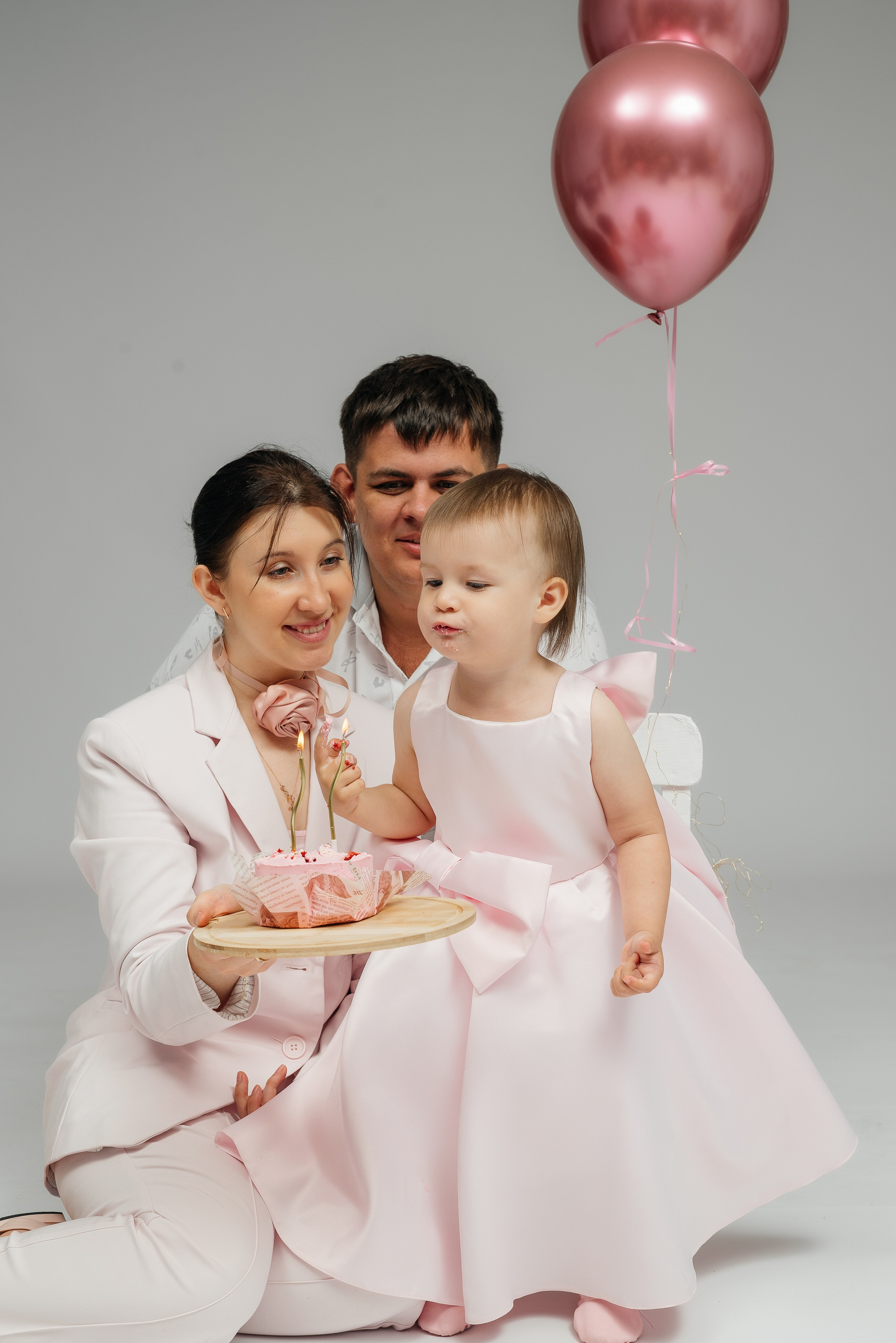 Классический минимализм на бумажном фоне. Свадебный, семейный и школьный фотограф в Бийске Ксения Мамаева