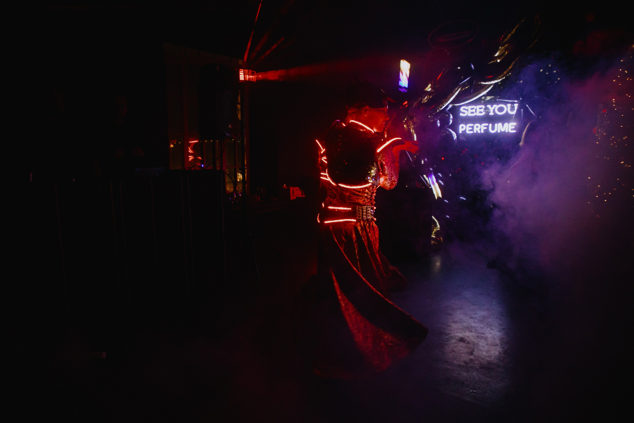 See `You Perfume. Фотограф в Москве и Санкт-Петербурге Дарина