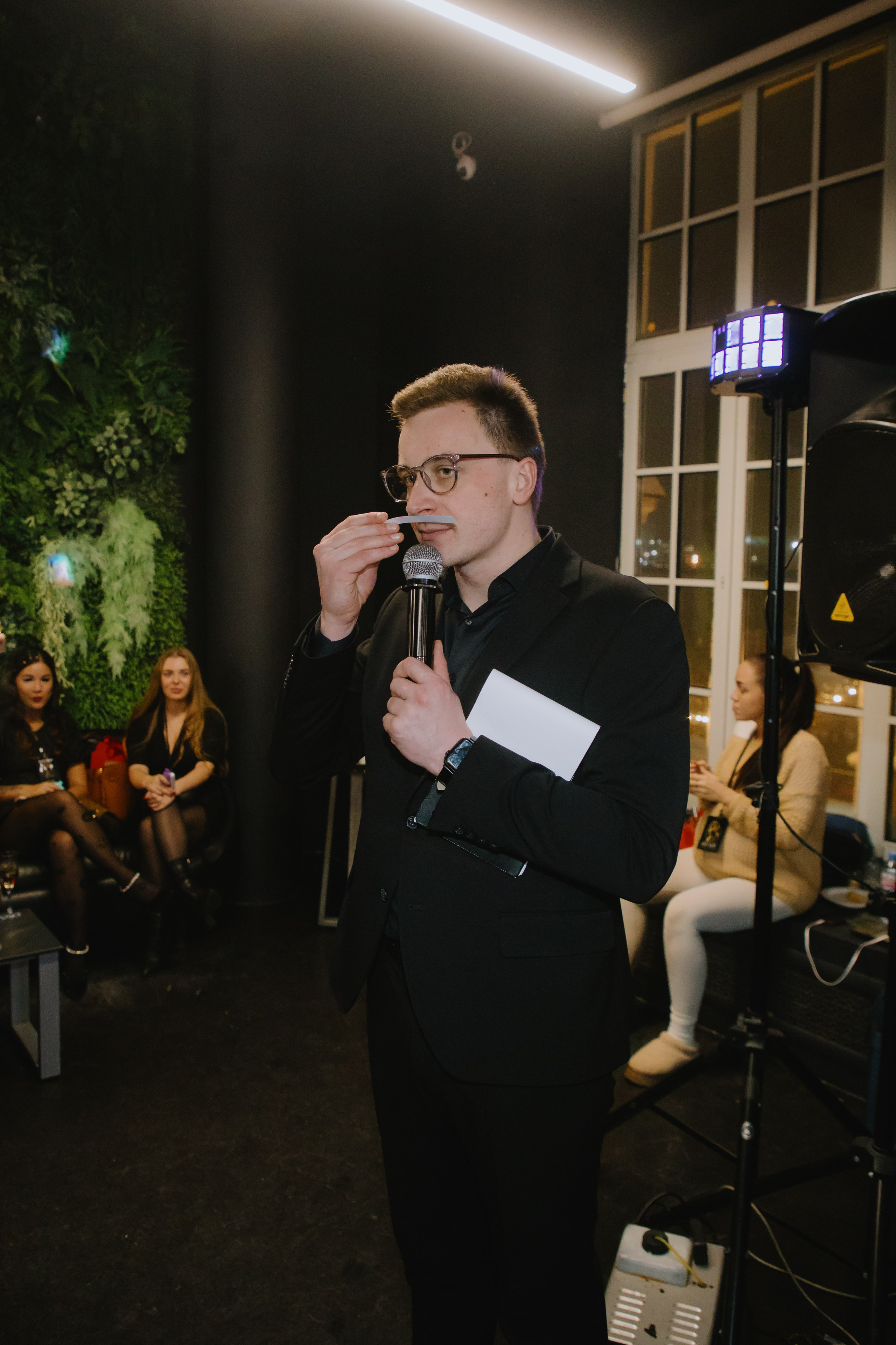 See `You Perfume. Фотограф в Москве и Санкт-Петербурге Дарина