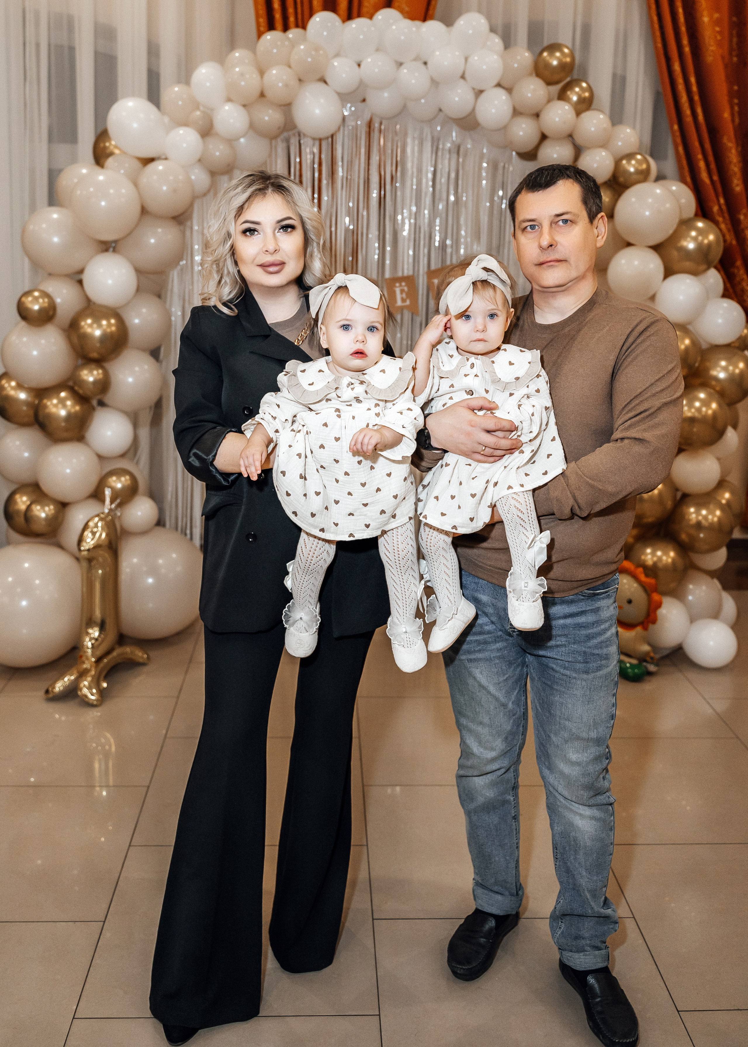 Александра и Виктория 1 годик. Семейный фотограф в Белгороде Амелина Алина