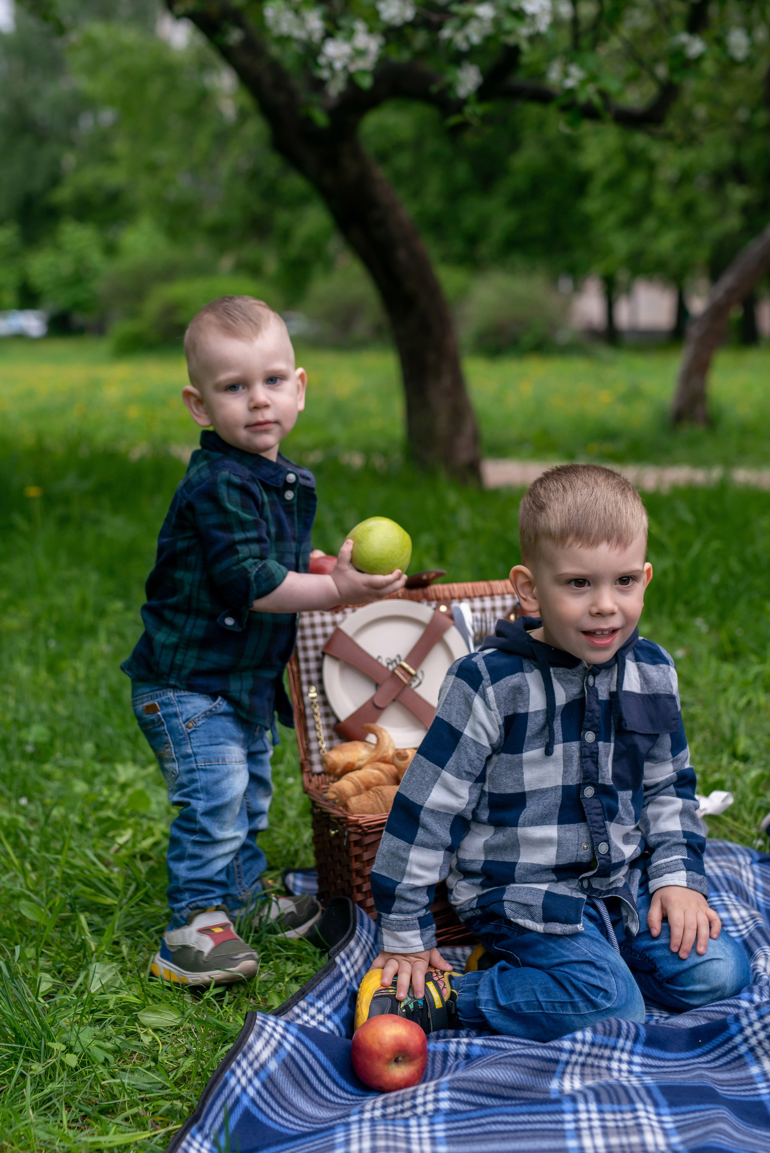 Наташа и Дима (фотосессия в цветущих садах). Портретный, семейный и свадебный фотограф в Санкт-Петербурге и в Пушкине Ширяев Денис