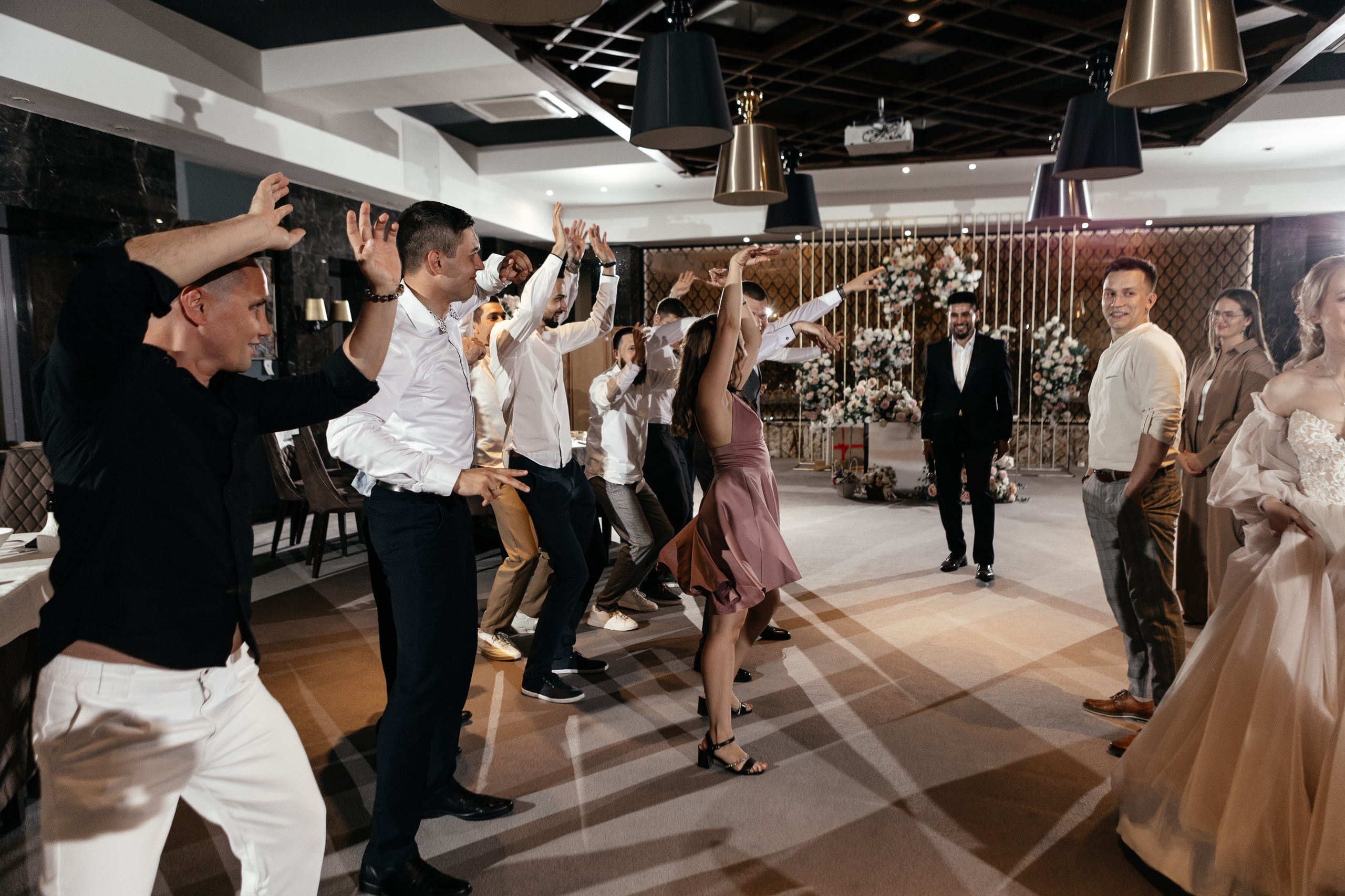 Свадебный фотограф Уфа — Руслан ГабдлисламовЖивые эмоции, красивые кадры, воспоминания на всю жизнь.Работаю по всей Республике Башкортоста. Свадебный фотограф Уфа Руслан Габдлисламов