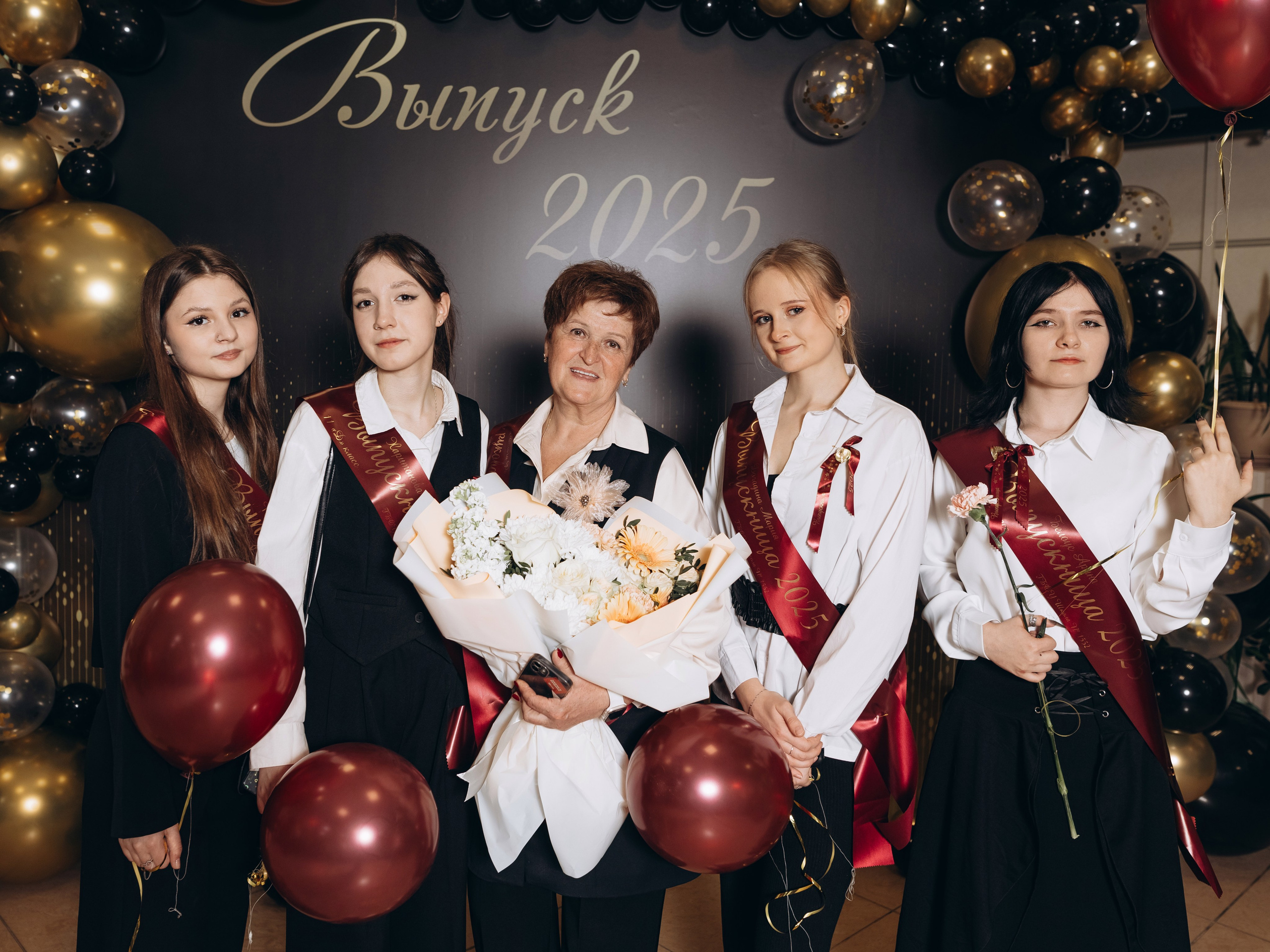 Последний звонок концерт+ фотозона. Фотограф Людмила Оюн