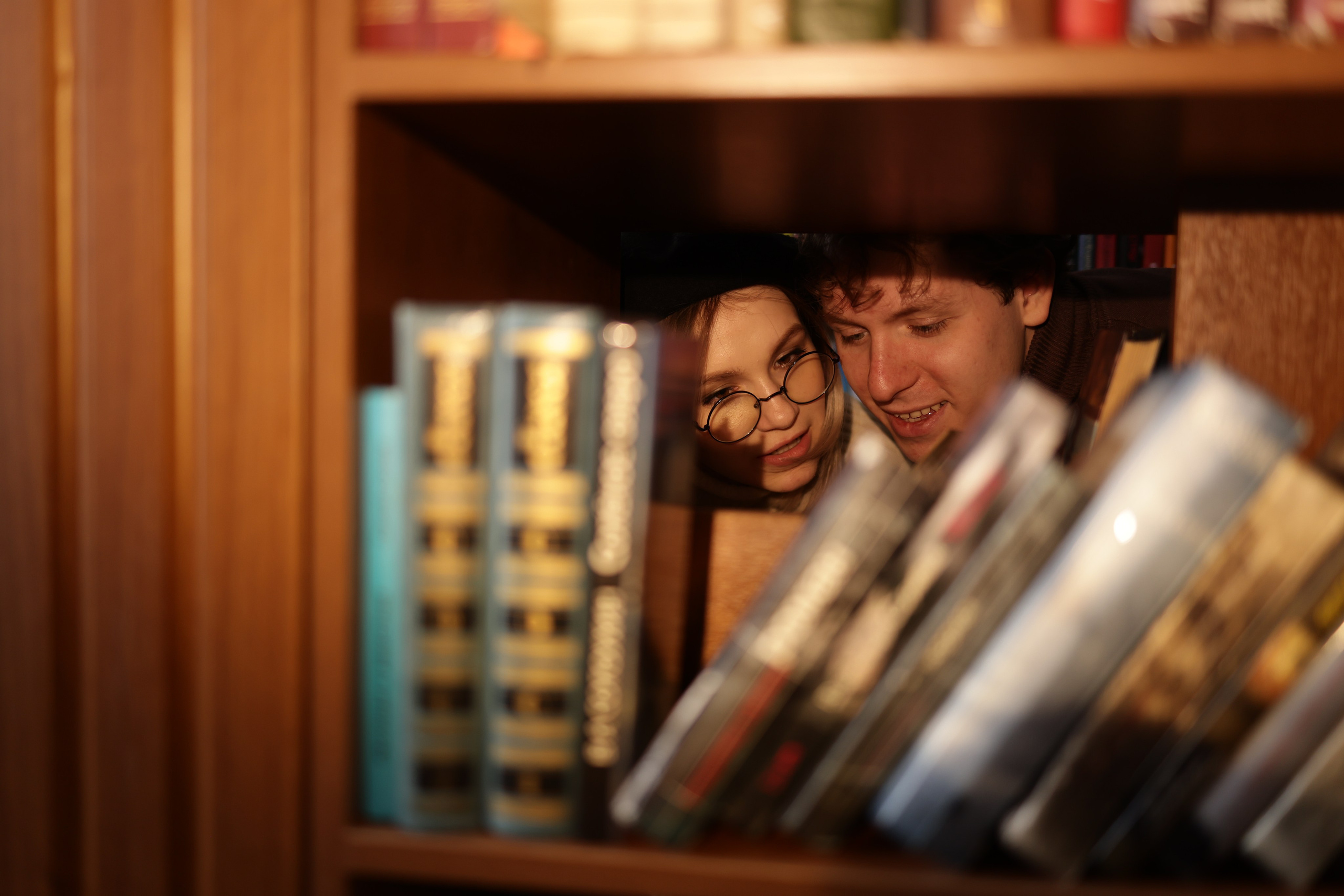 Свидание в библиотеке. Семейный фотограф, детские, семейные, лав стори съемки в Москве