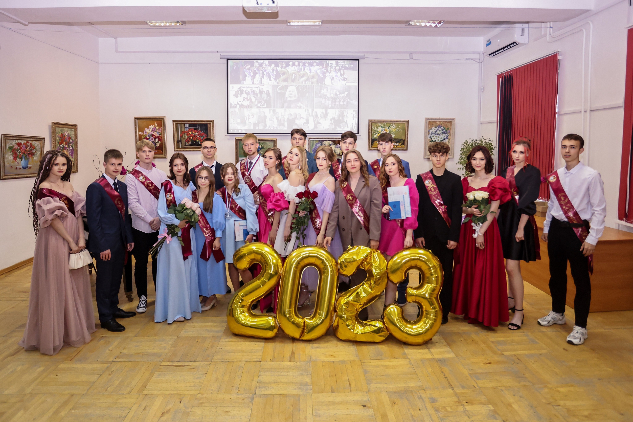 Вручение аттестатов. Школа № 7, выпускники 11 класса 2023 г. Студия выпускных альбомов Остров