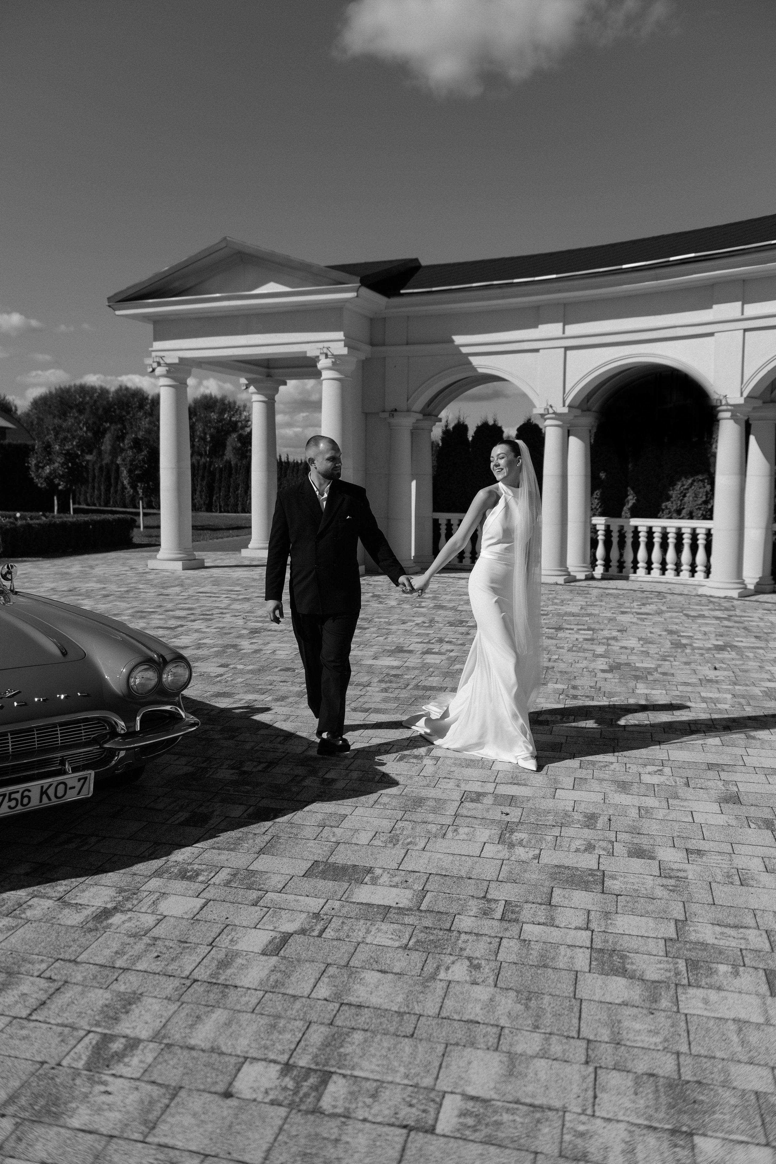 Wedding day in VERSAL PARK. Wedding PHOTOGRAPHER Andrew Vnukov
