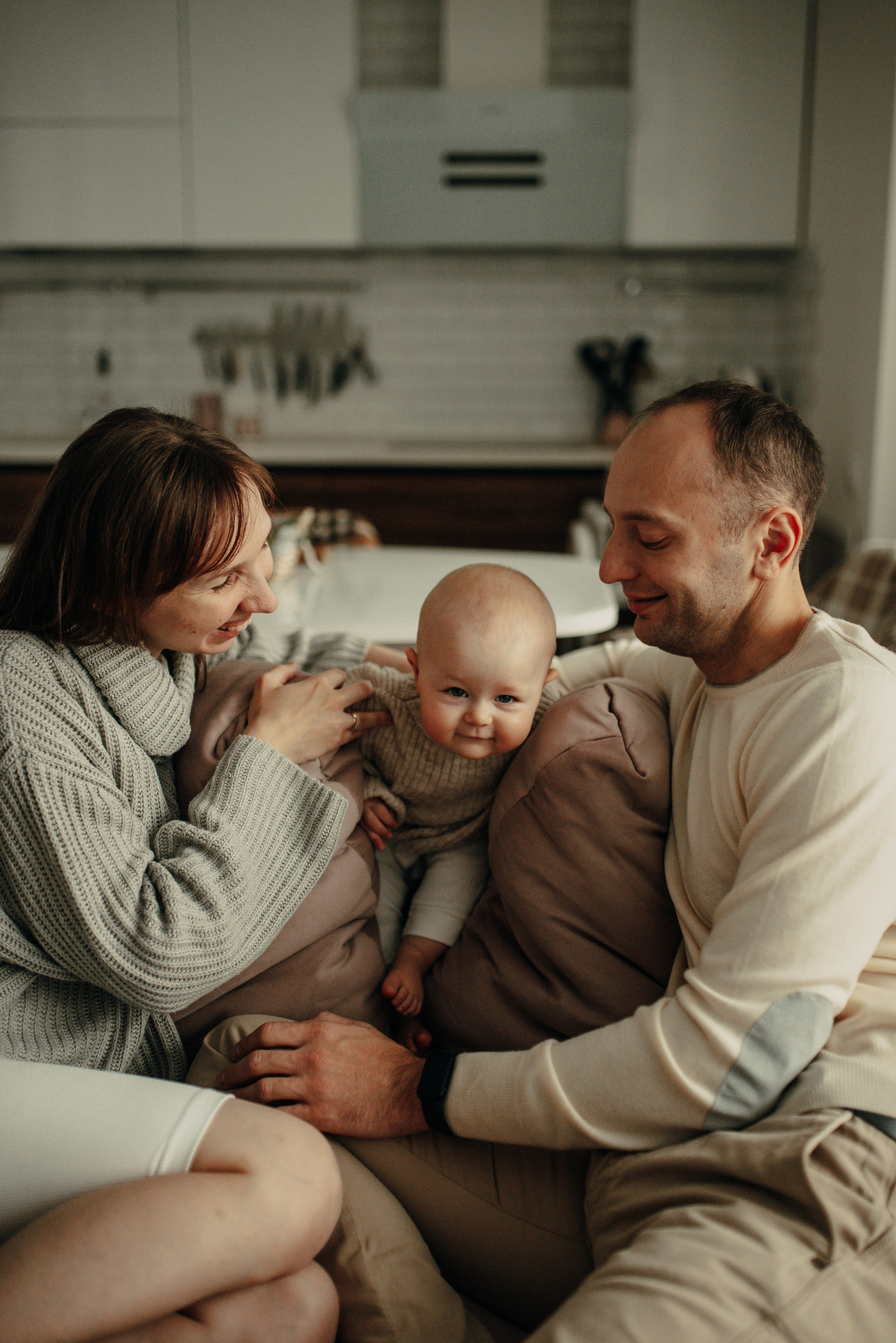 Домашняя семейная история: Василисе 10 месяцев. Семейная фотосессия Бутово Москва фотограф Алина Морщагина